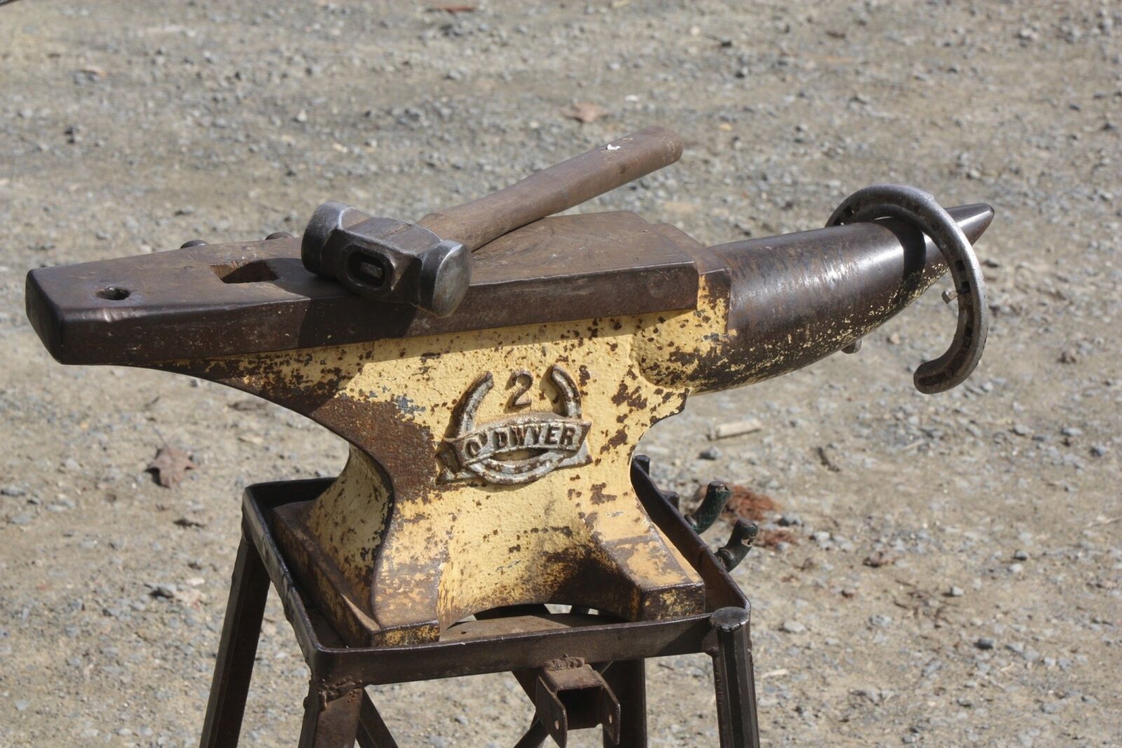 Canon EOS 450D (EOS Rebel XSi / EOS Kiss X2) sample photo. Anvil, farrier, shoe photography