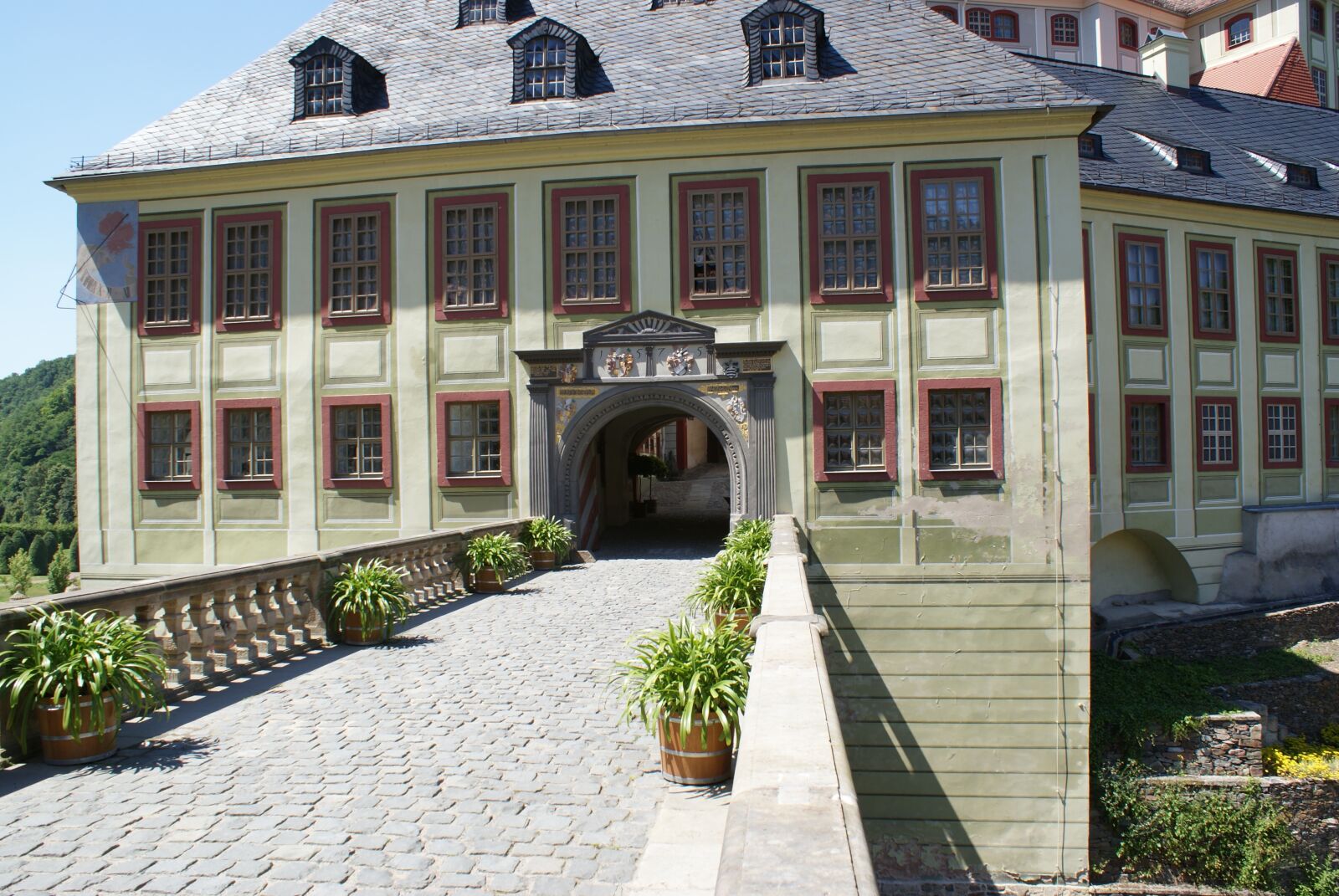 Sony Alpha DSLR-A200 sample photo. Architecture, house, facade photography