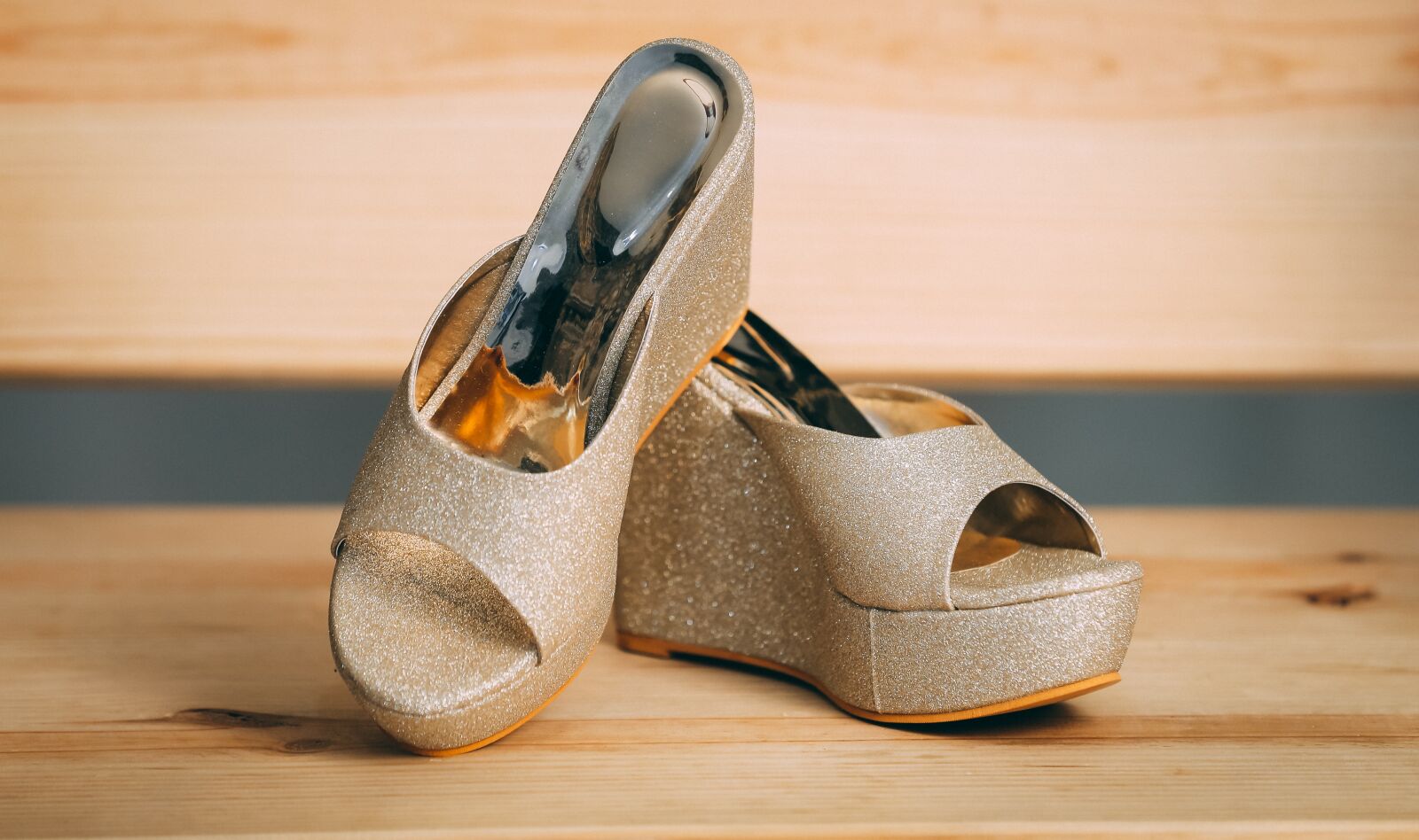 Canon EOS-1D X Mark II sample photo. Sandals, wood, shoes photography