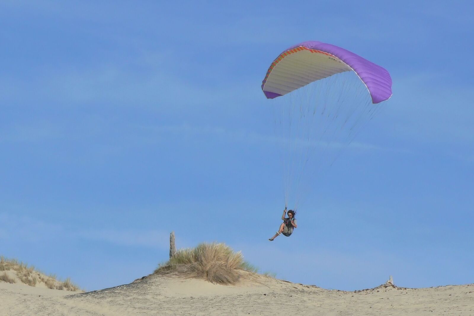 Panasonic DMC-FZ7 sample photo. Paragliding, sand, nature photography