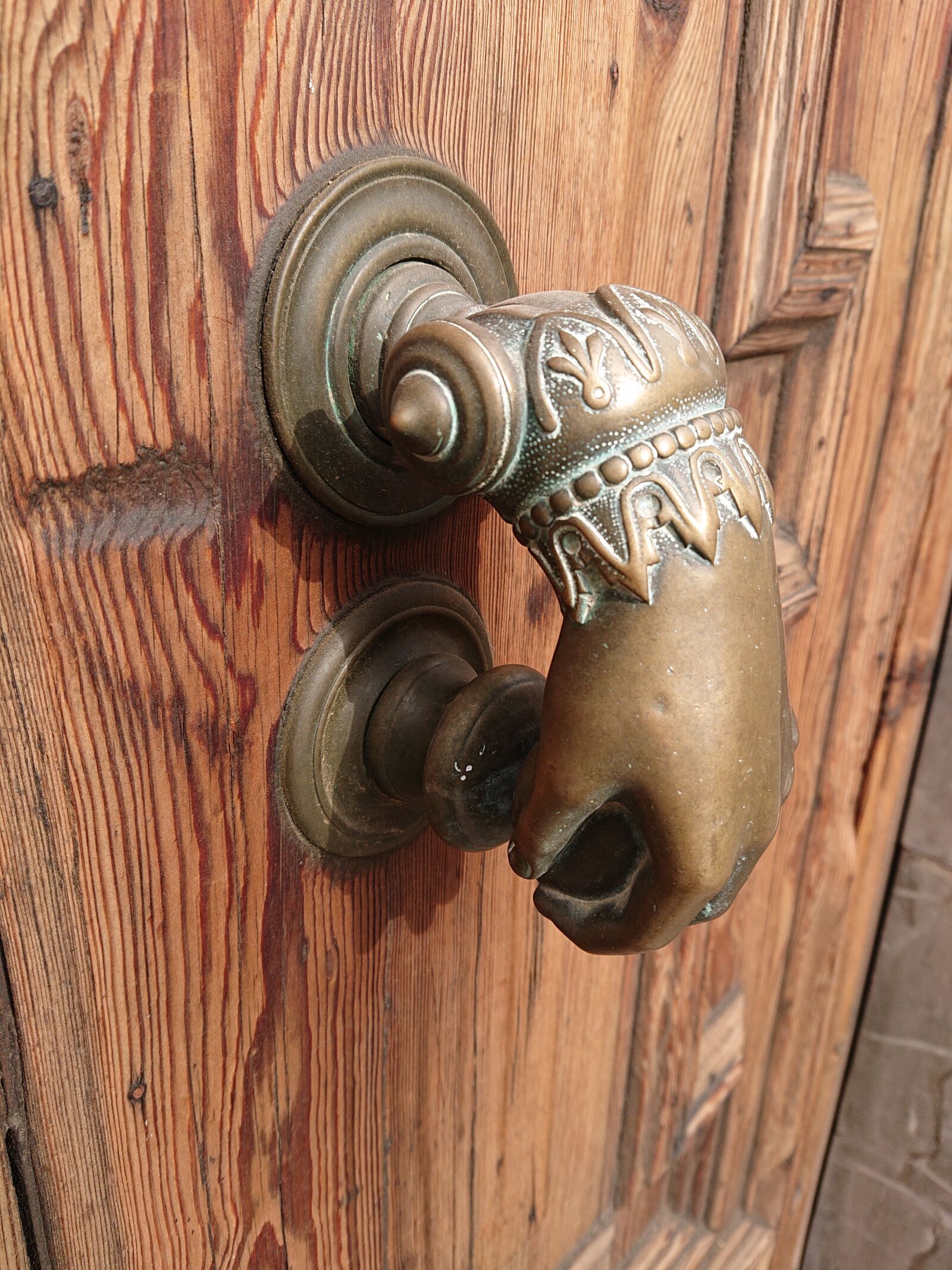 Sony Xperia XZ2 Compact sample photo. Doorknocker, mallorca, rustic photography