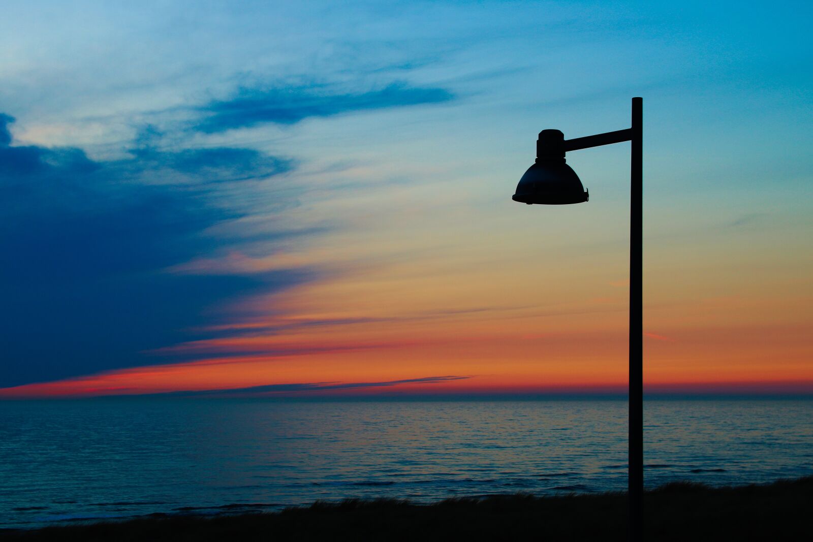 Canon EOS 750D (EOS Rebel T6i / EOS Kiss X8i) sample photo. Lamp, sea, meer photography