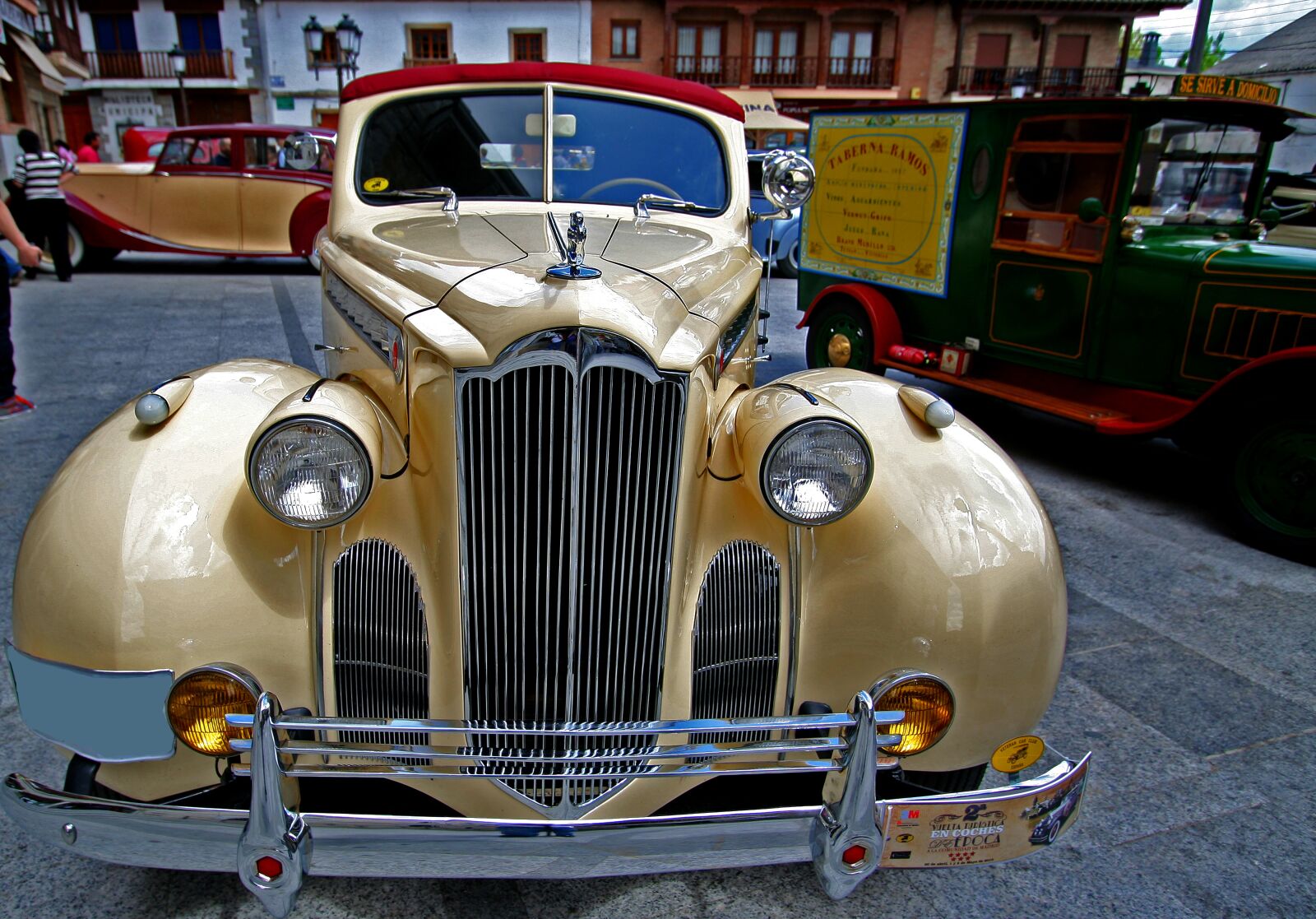 Canon EOS 350D (EOS Digital Rebel XT / EOS Kiss Digital N) sample photo. Spain, antique car, chrome photography