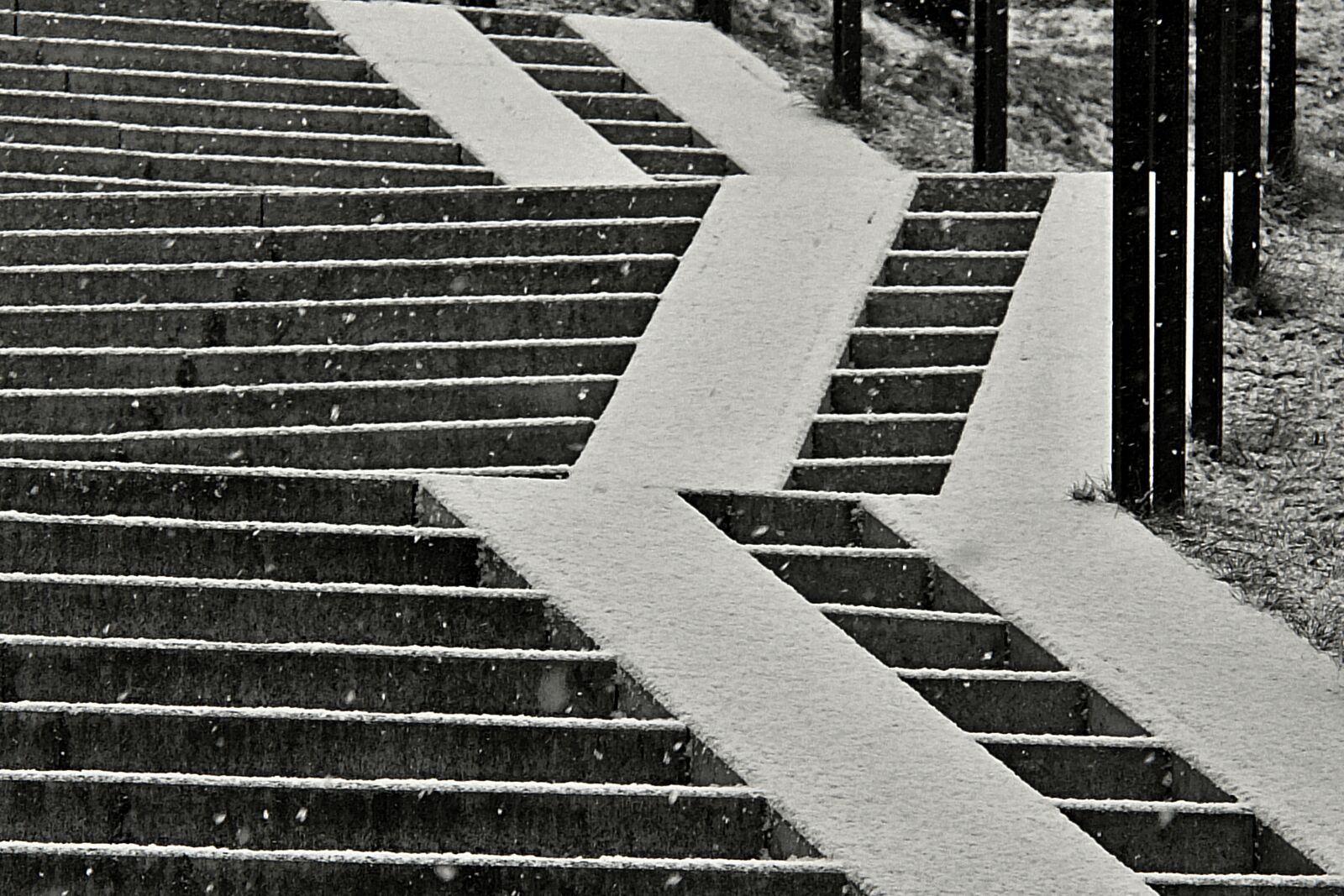 Fujifilm X30 sample photo. Black, and, white, snow photography