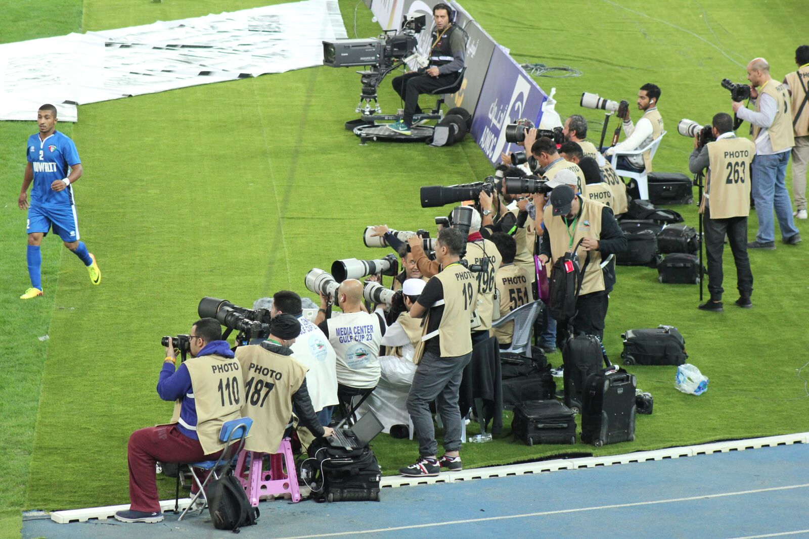 Canon EOS 550D (EOS Rebel T2i / EOS Kiss X4) sample photo. Squad, competition, sport photography
