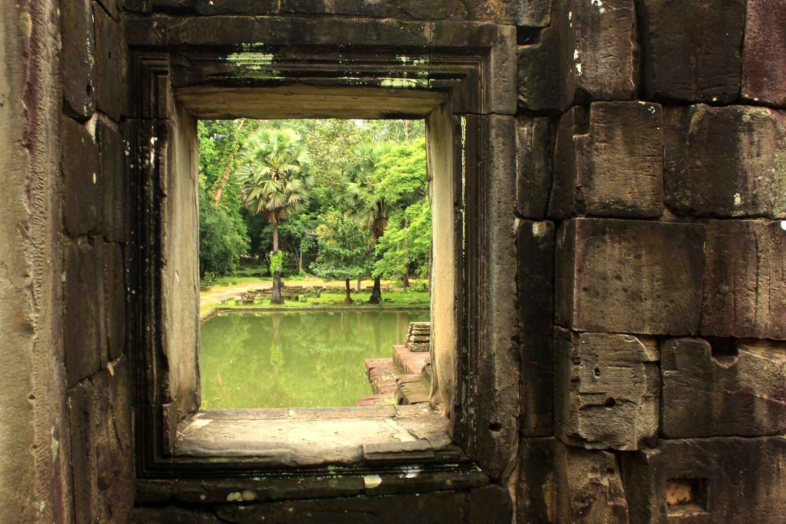 Canon EOS 550D (EOS Rebel T2i / EOS Kiss X4) sample photo. Temple, angkor watt, ruins photography