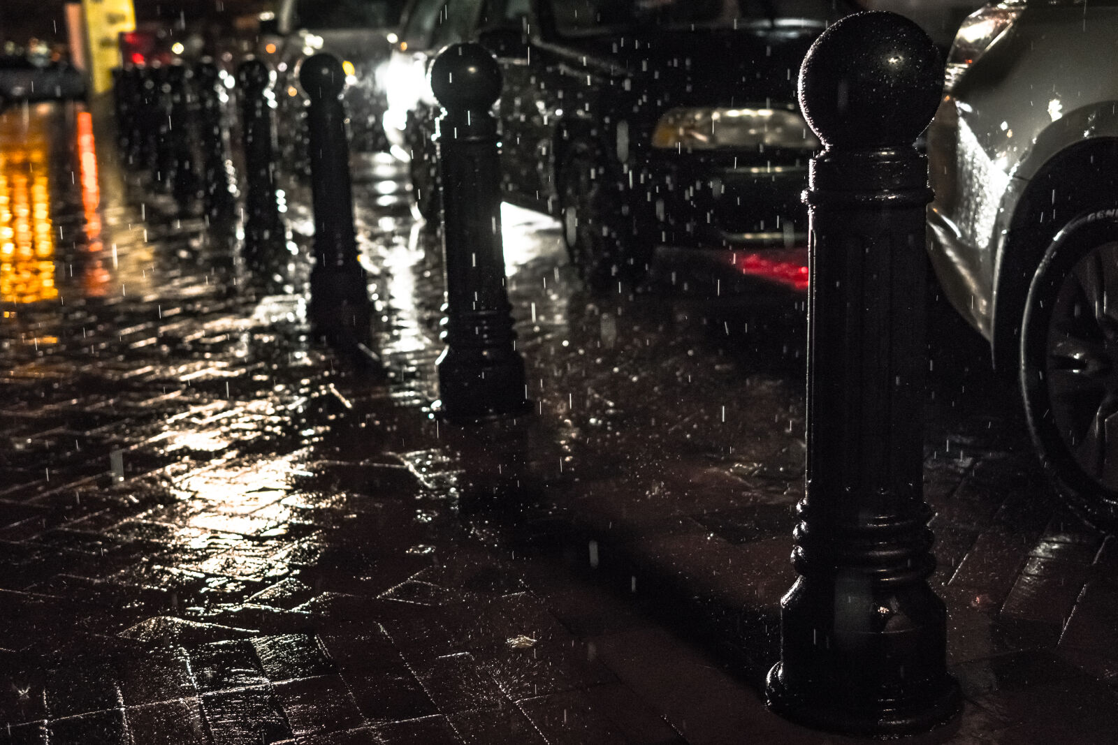 30mm F1.4 DC DN | Contemporary 016 sample photo. Black, posts, on, black photography
