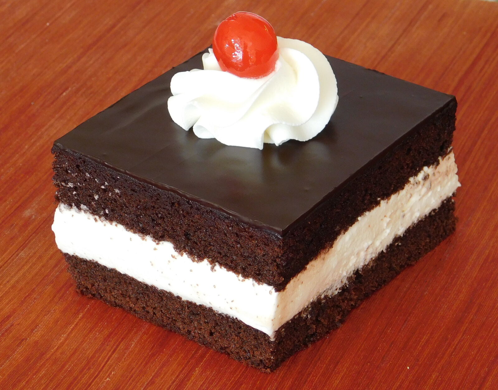 Nikon Coolpix L840 sample photo. Cake, cherry, chocolate, cake photography