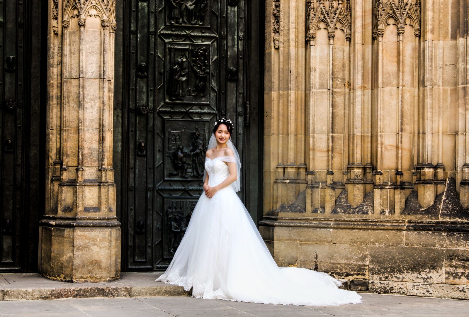 Canon EOS 1300D (EOS Rebel T6 / EOS Kiss X80) sample photo. Bride, wedding, prague photography