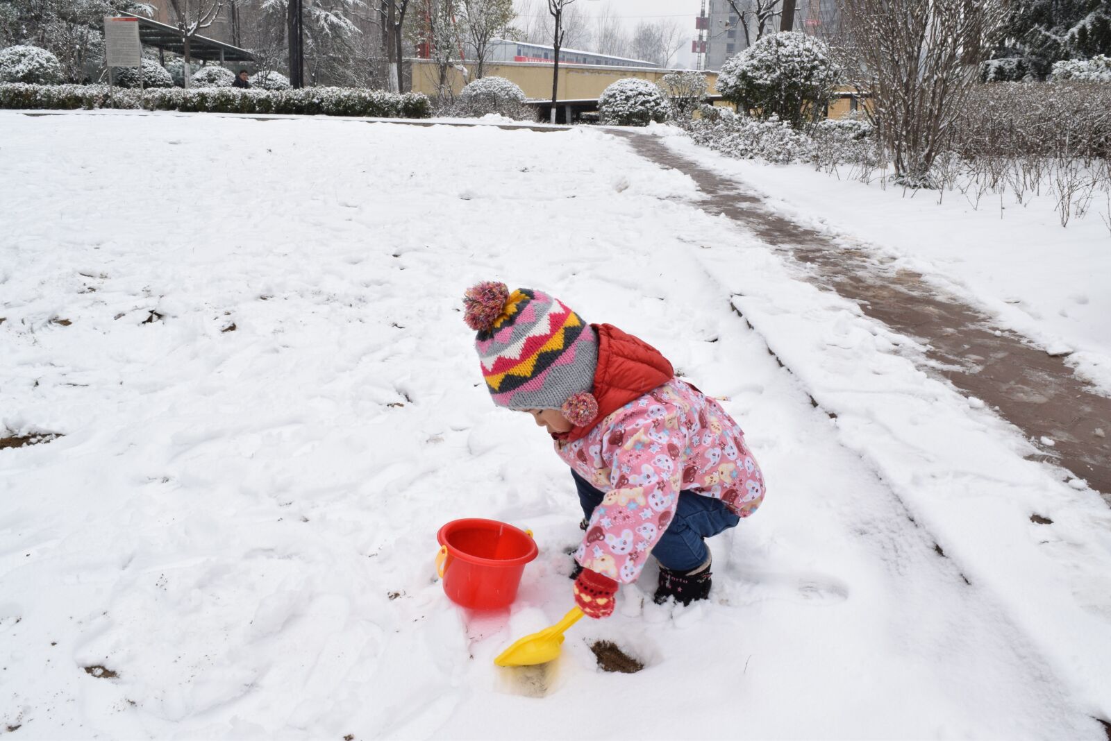 Nikon D3300 sample photo. Snow, children, toys photography