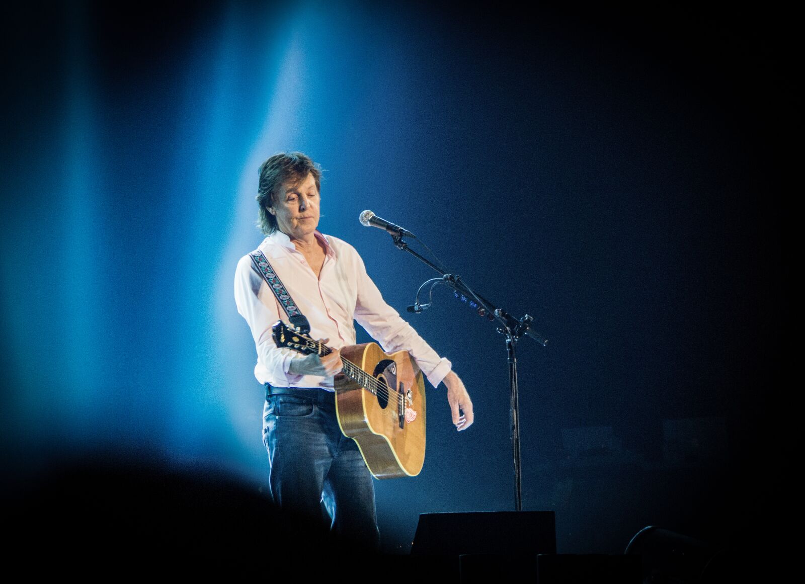 Sony a6000 + Sony E 18-200mm F3.5-6.3 OSS sample photo. Sir paul mccartney, concert photography