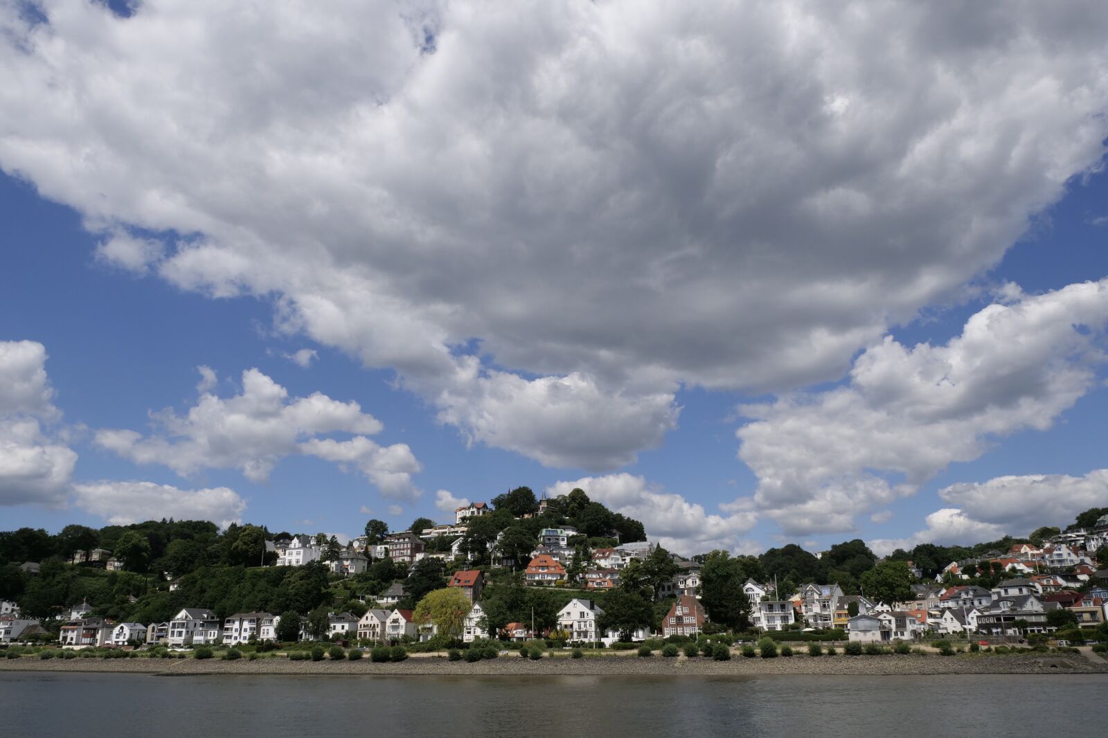 Panasonic Lumix DC-G9 sample photo. Elbe, clouds, hamburg photography