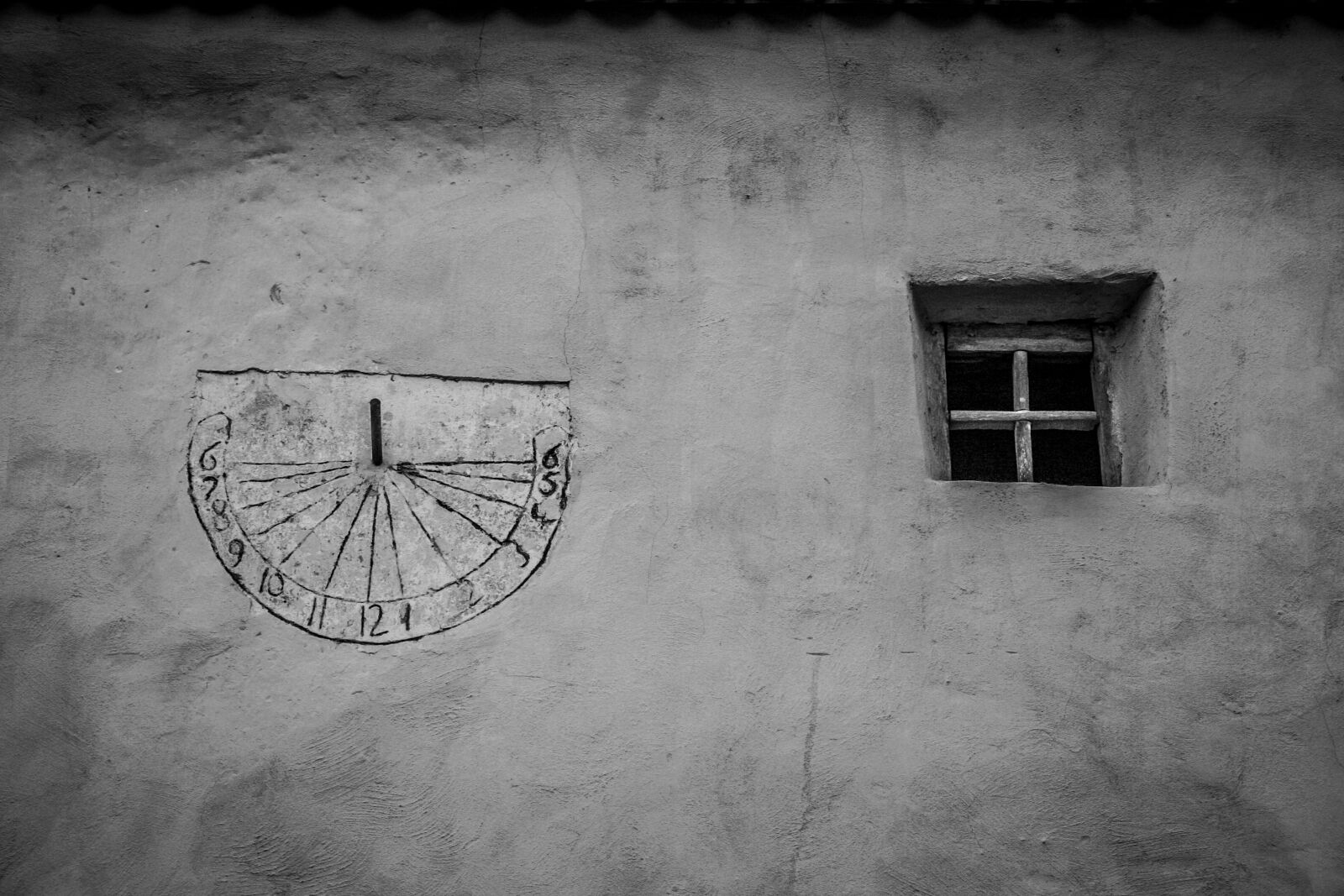 Canon EOS 350D (EOS Digital Rebel XT / EOS Kiss Digital N) sample photo. Black, and, white, sundial photography
