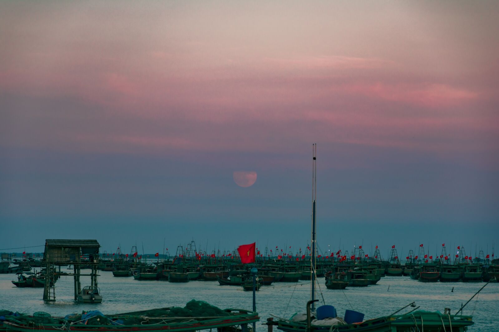 Nikon D7100 sample photo. Moon, sunset, boat photography