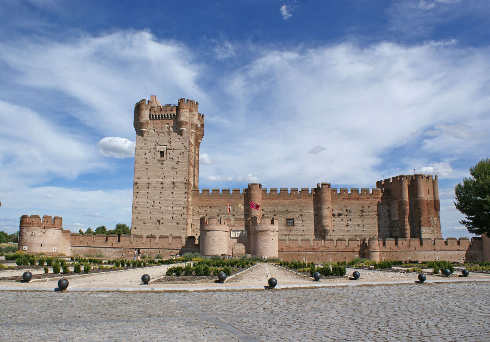 Sony Alpha DSLR-A350 sample photo. Castle, architecture, travel photography