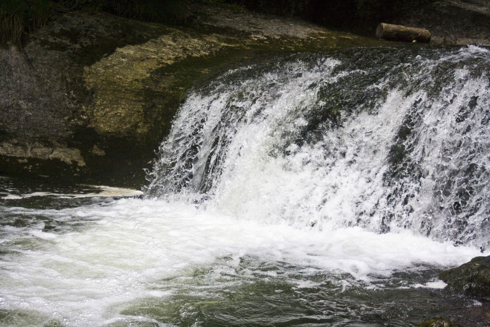Canon EOS 1000D (EOS Digital Rebel XS / EOS Kiss F) sample photo. Waterfall, spray, river photography