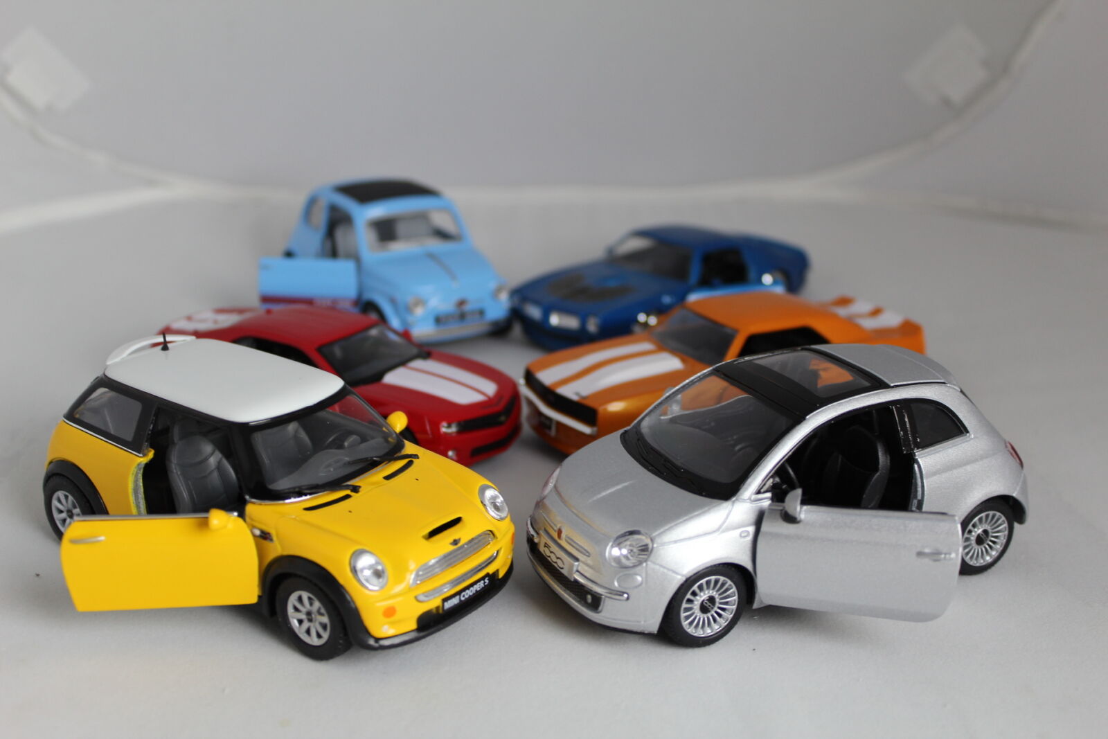 Canon EOS 600D (Rebel EOS T3i / EOS Kiss X5) sample photo. Lots, of, mini, cars photography