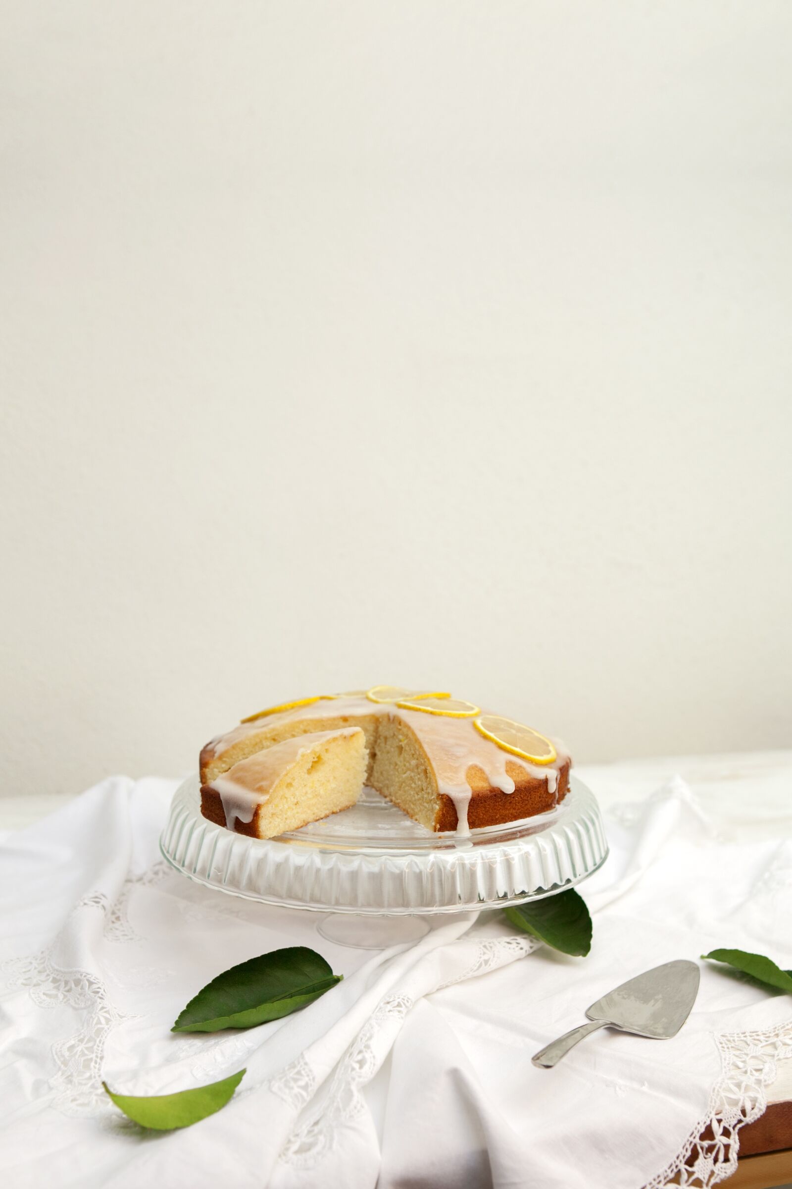 Canon EOS 5D Mark II + Canon EF 24-70mm F2.8L USM sample photo. Cake, tablecloth, home photography