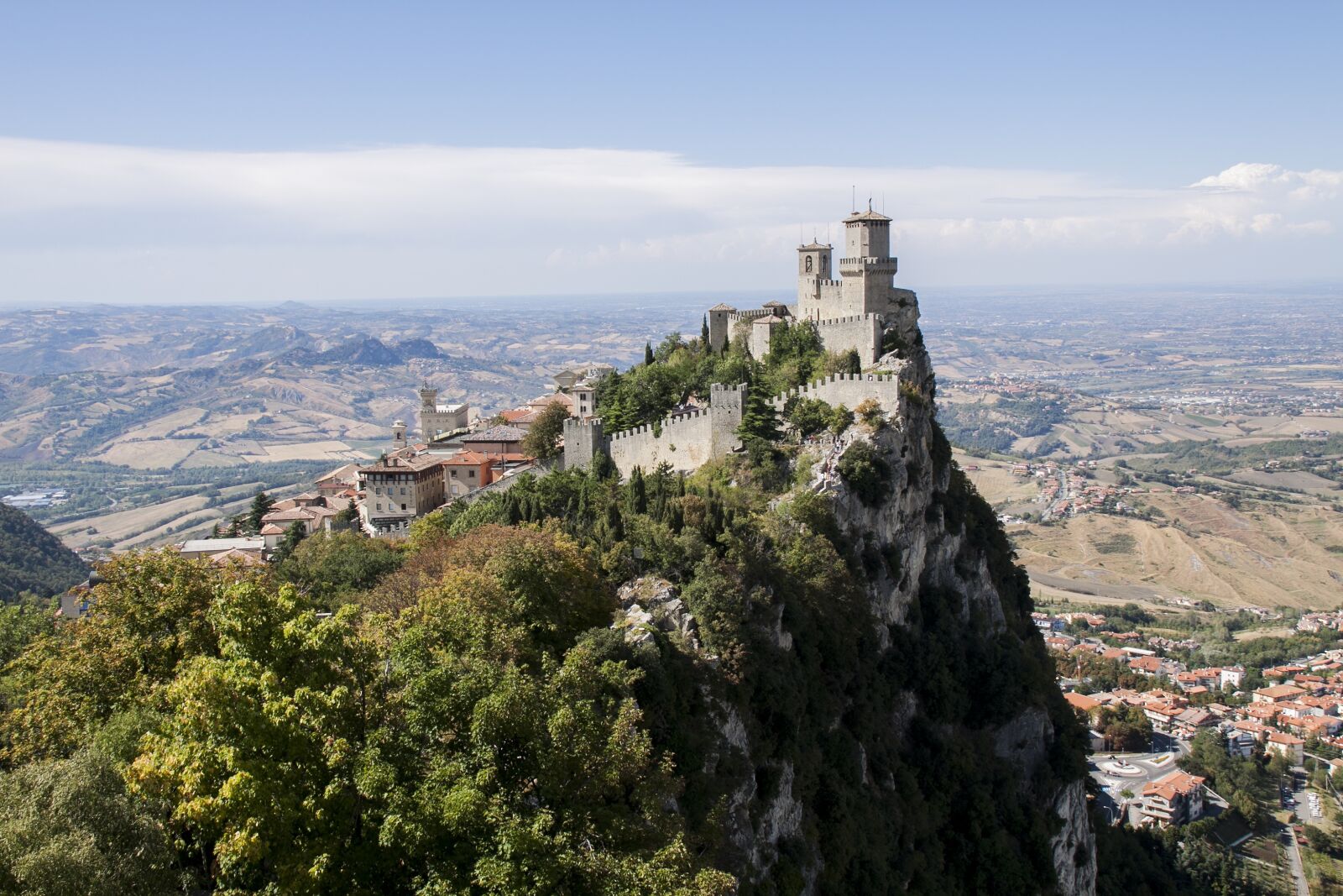 Canon EOS 50D + Canon EF-S 18-200mm F3.5-5.6 IS sample photo. Castle of san marino photography