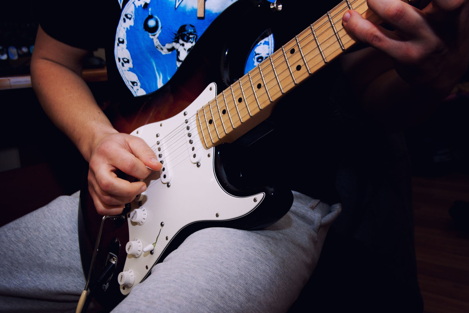 Canon EF-S 18-55mm F3.5-5.6 II sample photo. Music, musician, rock, sound photography