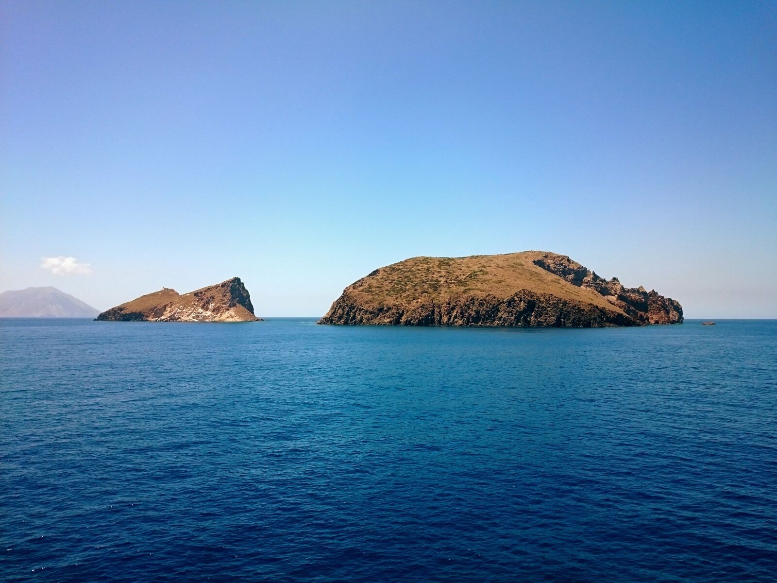 Sony Xperia Z1 Compact sample photo. Island, rocks, sea photography