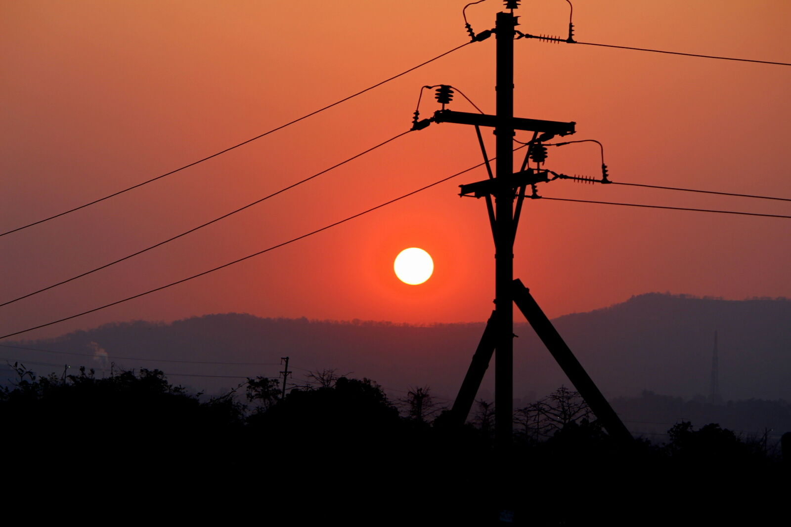 Canon EOS 700D (EOS Rebel T5i / EOS Kiss X7i) sample photo. Electricity, poles, india, maharashtra photography