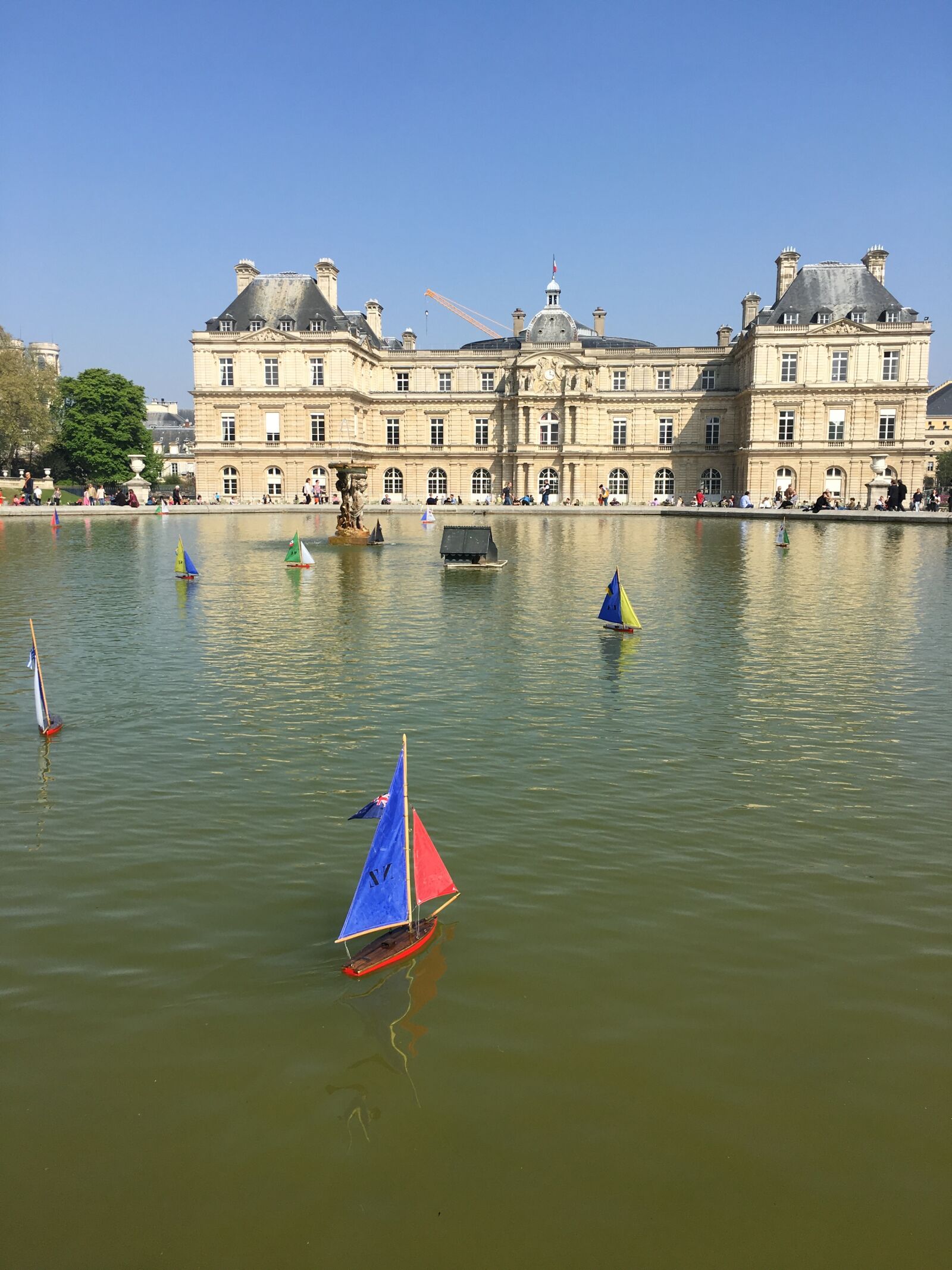 Apple iPhone 6s Plus sample photo. Paris, sailing, city photography