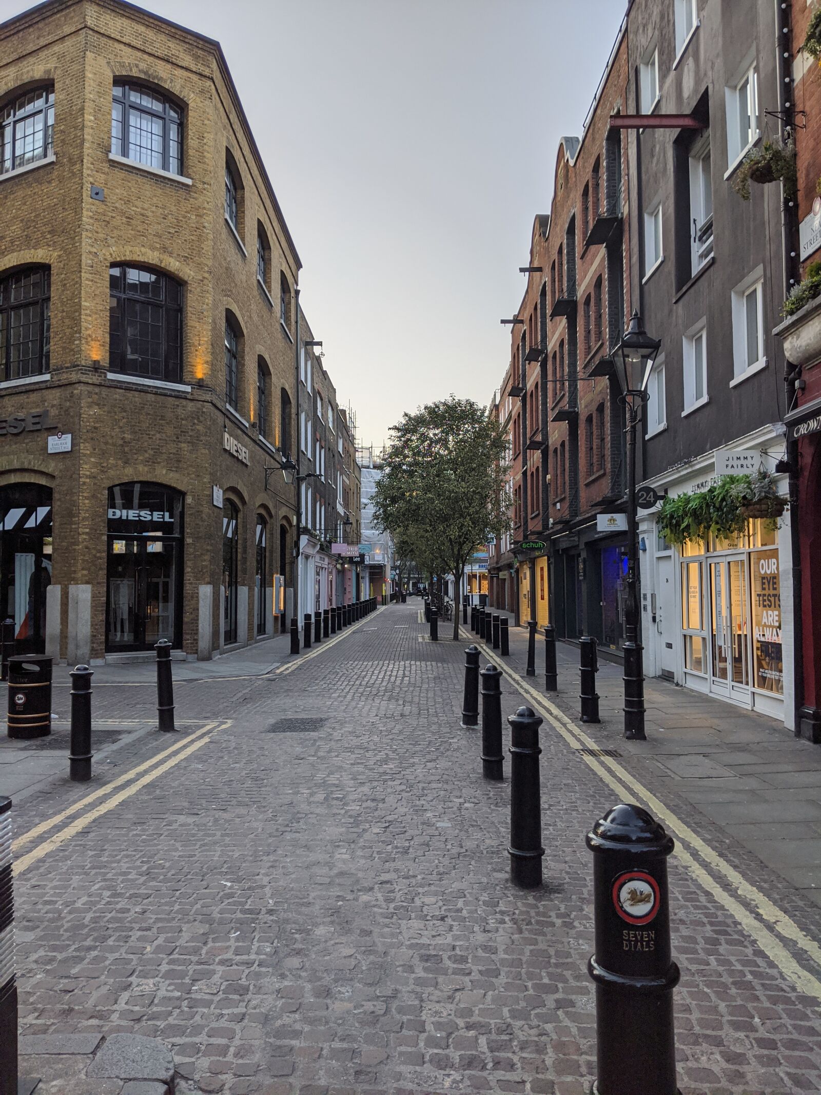 Google Pixel 3a sample photo. Lockdown, london, covent garden photography