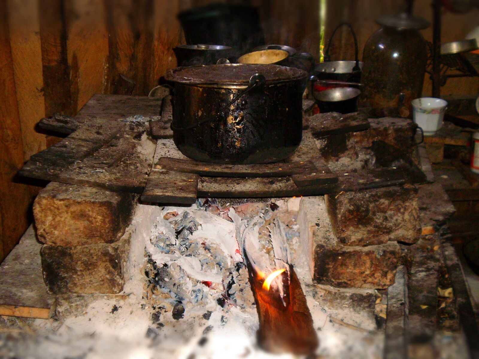Olympus FE20,X15,C25 sample photo. Kitchen, peasant, colombian photography