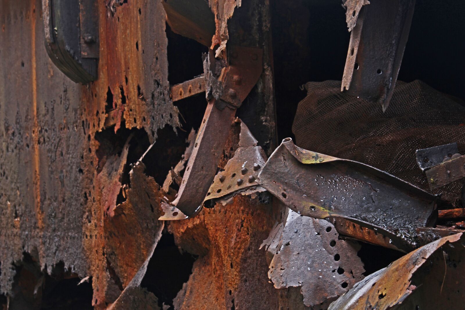Canon EOS 700D (EOS Rebel T5i / EOS Kiss X7i) sample photo. Rust, rusted, iron photography