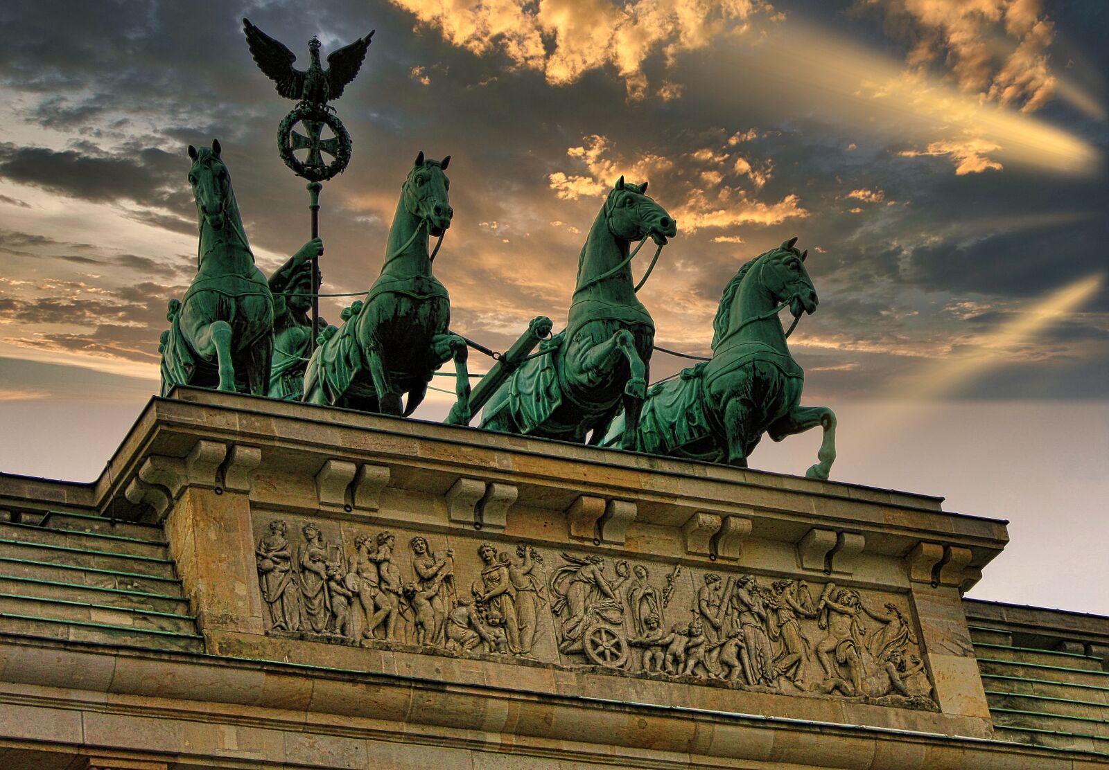 Canon EOS 450D (EOS Rebel XSi / EOS Kiss X2) + Canon EF-S 18-55mm F3.5-5.6 IS sample photo. Berlin, brandenburg gate, quadriga photography