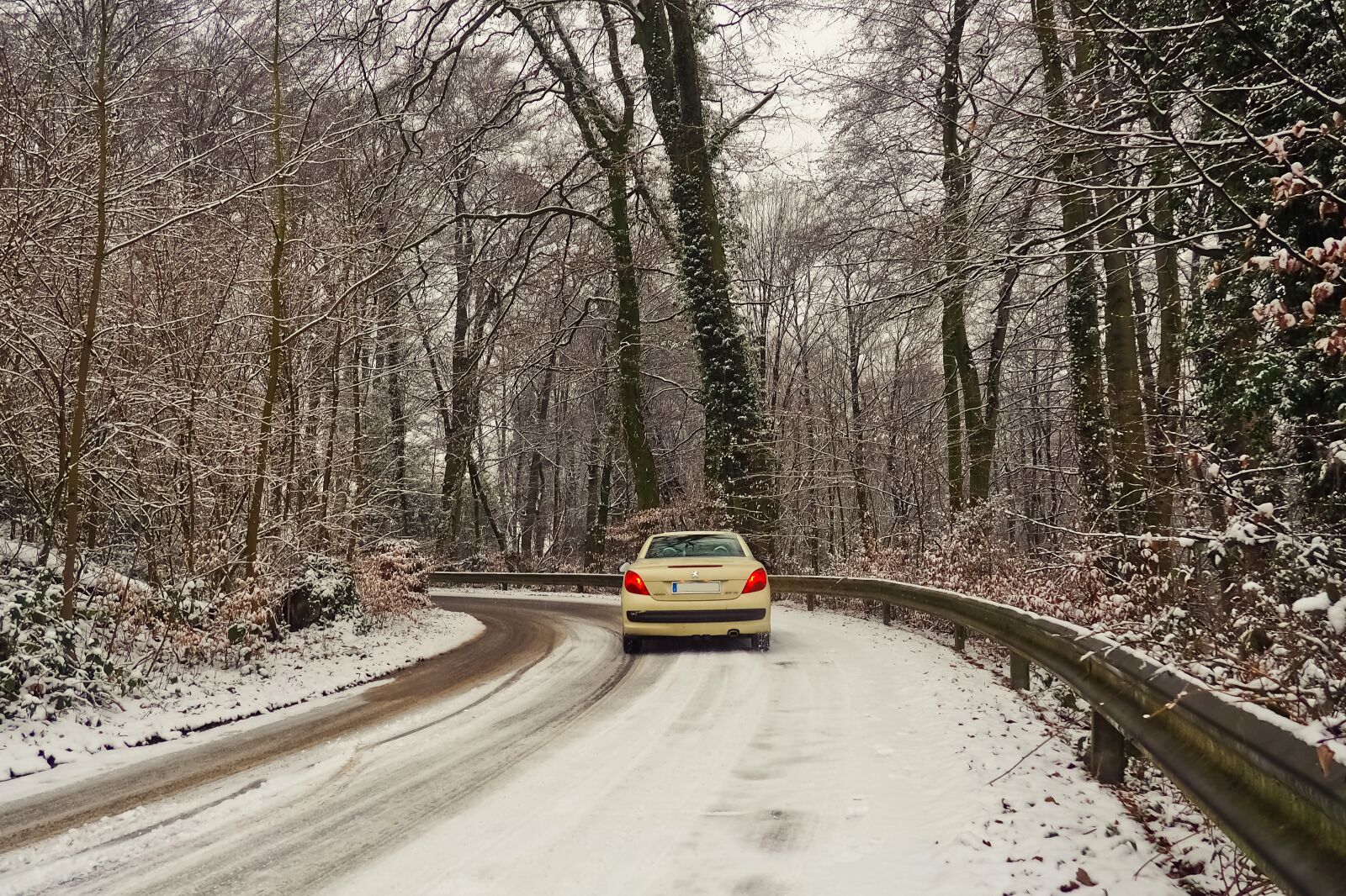 Olympus OM-D E-M10 sample photo. Road, winter, snow photography