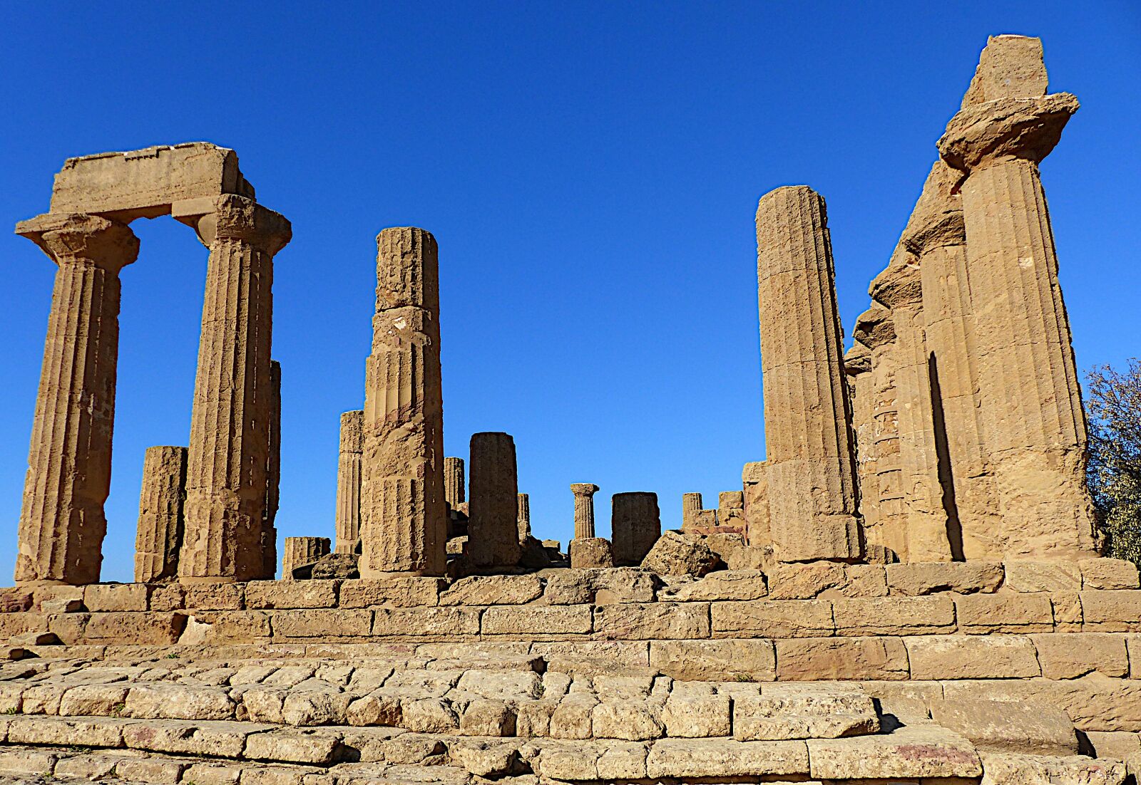 Panasonic Lumix DMC-FZ200 sample photo. Archaeology, temple, greek photography