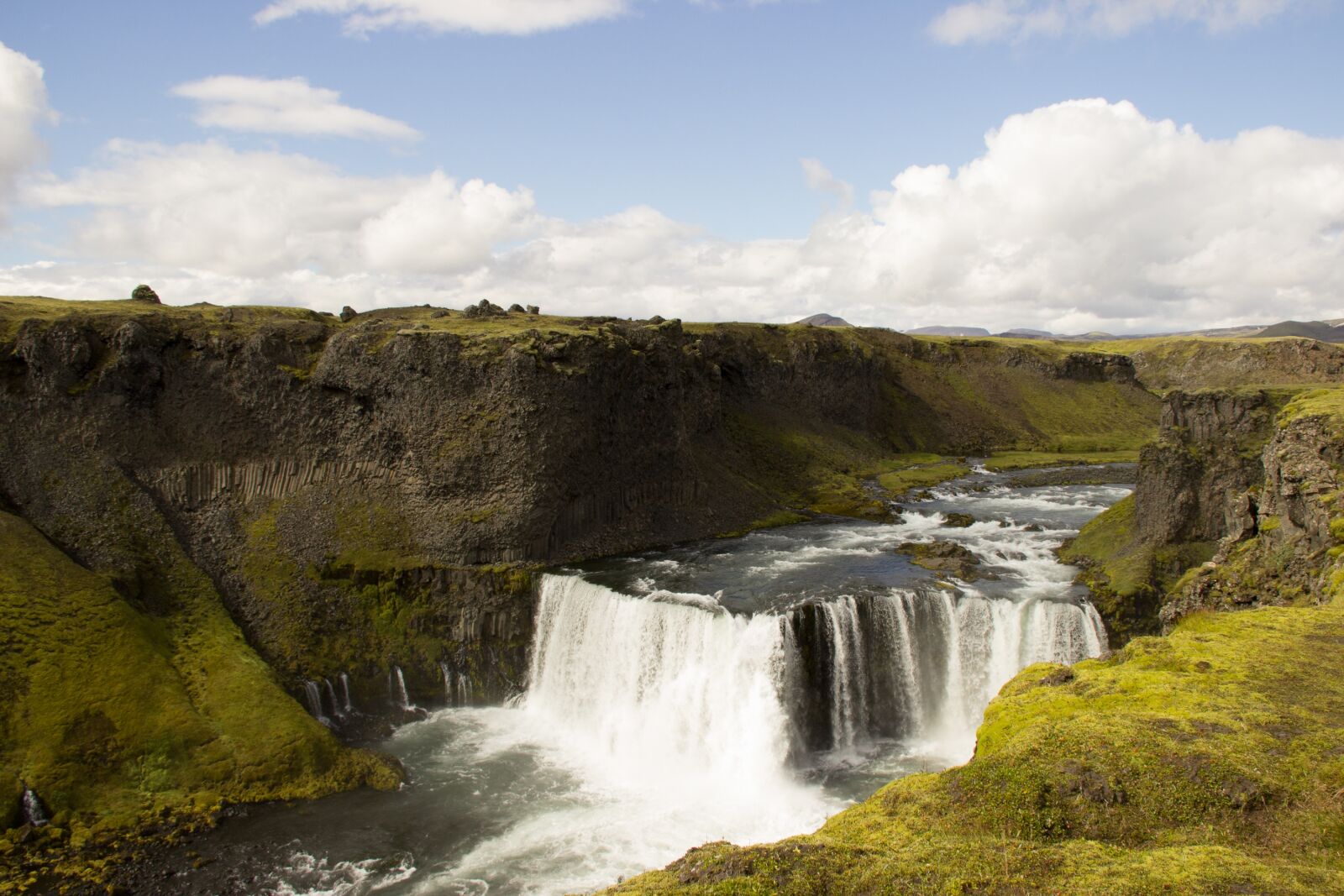 Canon EF-S 18-200mm F3.5-5.6 IS sample photo. Iceland, waterfall, green photography