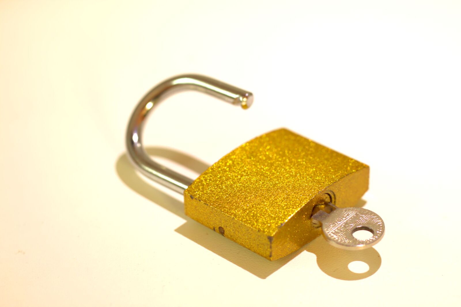 Canon EOS 1300D (EOS Rebel T6 / EOS Kiss X80) sample photo. Castle, forever, padlock photography