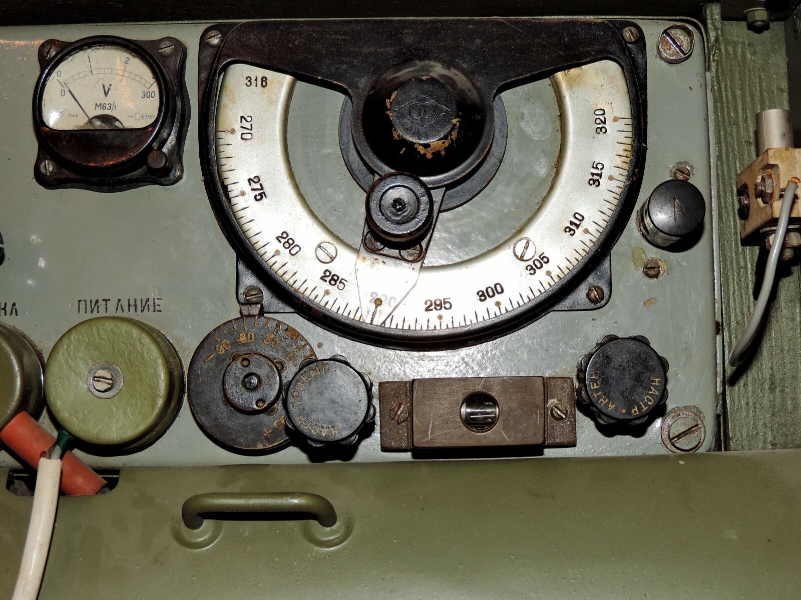 Nikon Coolpix P520 sample photo. History, radio receiver, radio photography