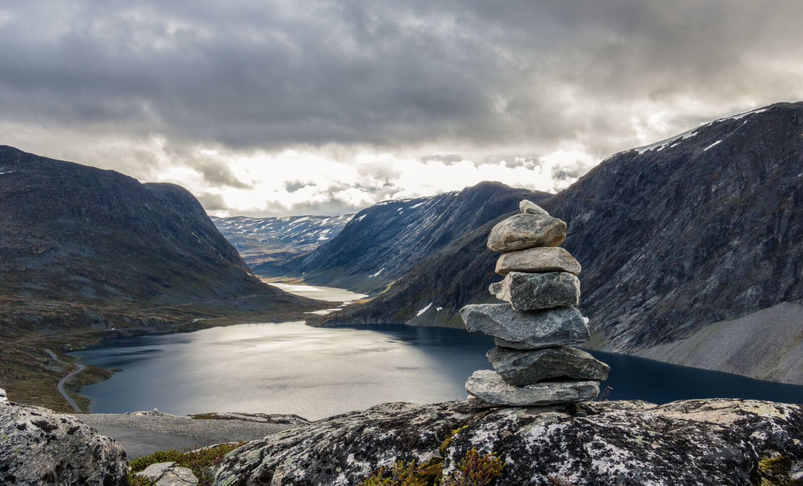 Canon EOS 750D (EOS Rebel T6i / EOS Kiss X8i) + Canon EF-S 18-135mm F3.5-5.6 IS STM sample photo. Clouds, fjord, hiking, lake photography