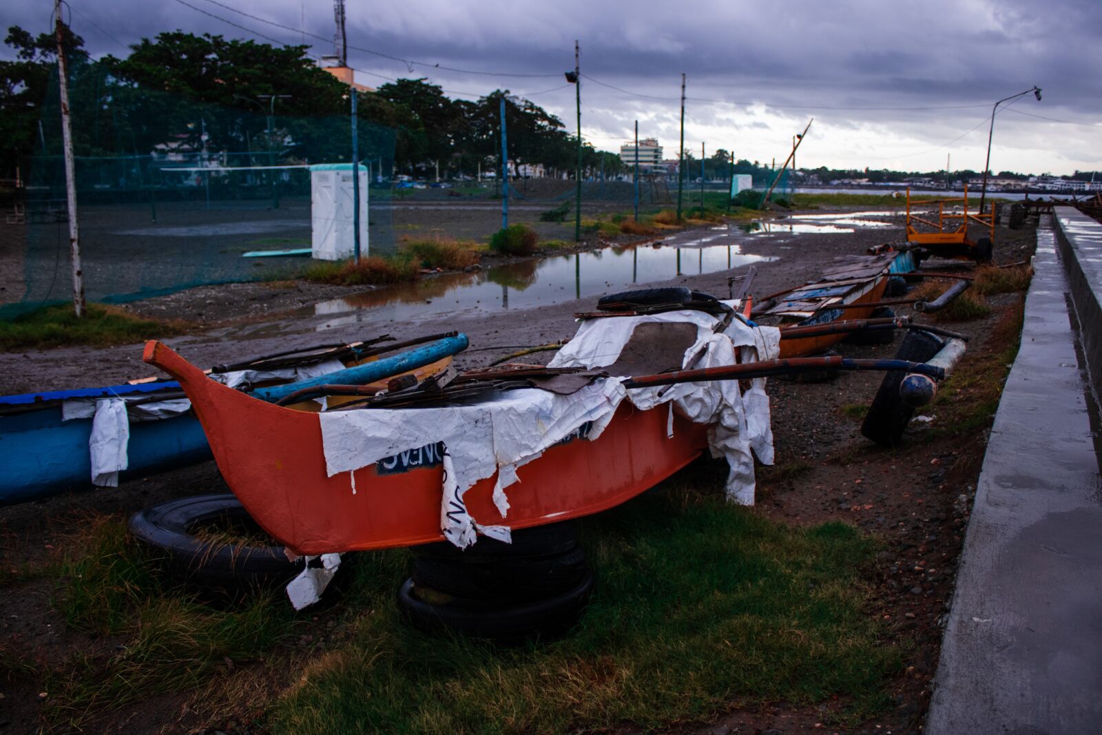 Canon EOS 2000D (EOS Rebel T7 / EOS Kiss X90 / EOS 1500D) sample photo. Boat, orange, sea photography