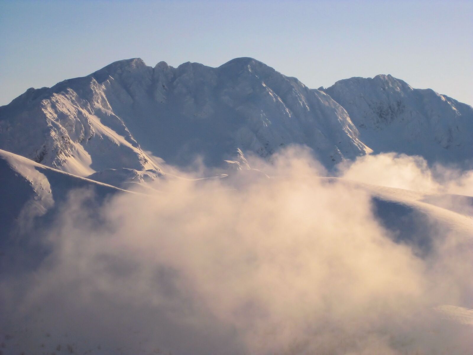 Canon PowerShot SD1100 IS (Digital IXUS 80 IS / IXY Digital 20 IS) sample photo. Mountains, winter, tatry photography