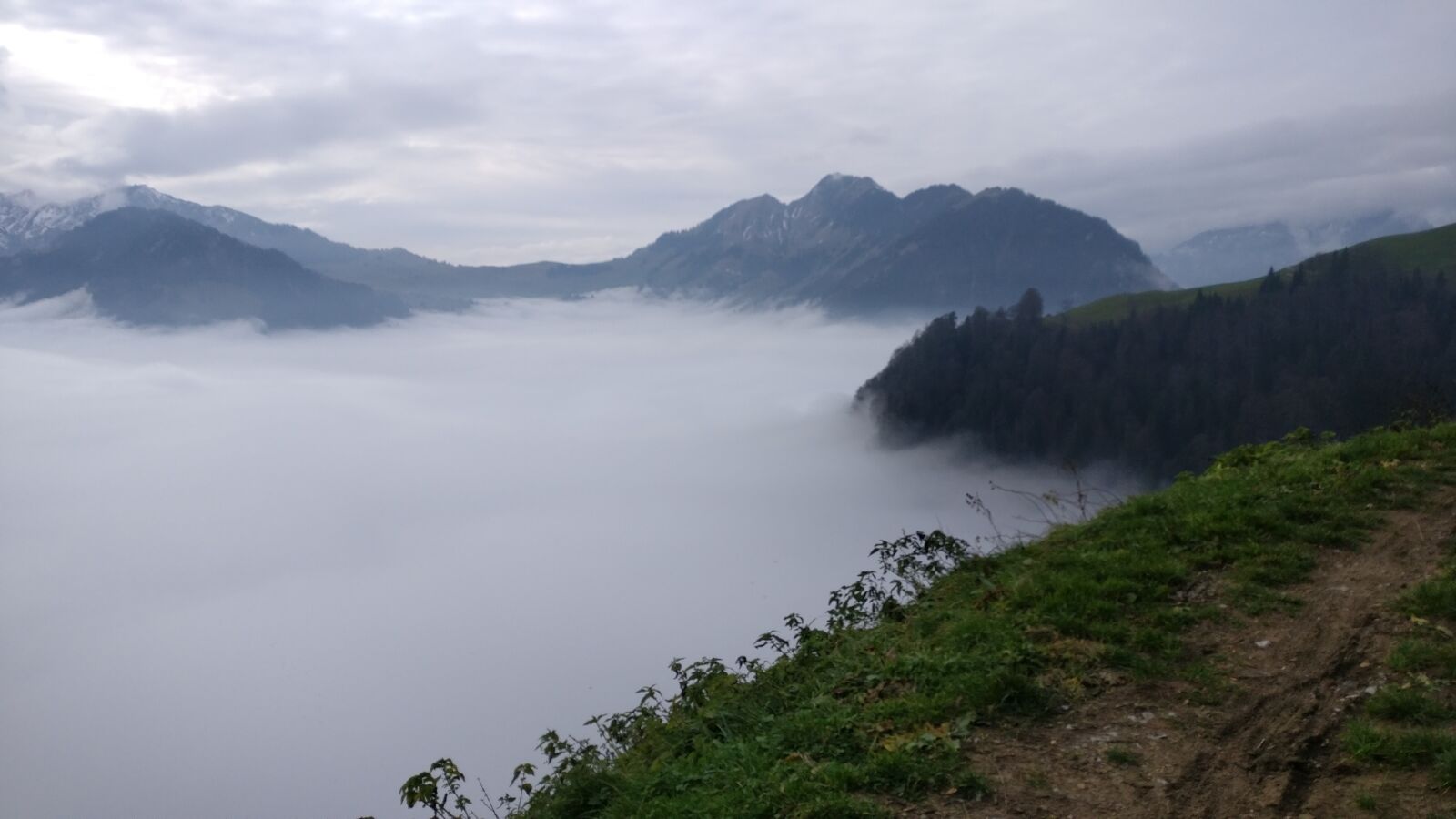 OnePlus A3000 sample photo. Fog, mountains, central switzerland photography