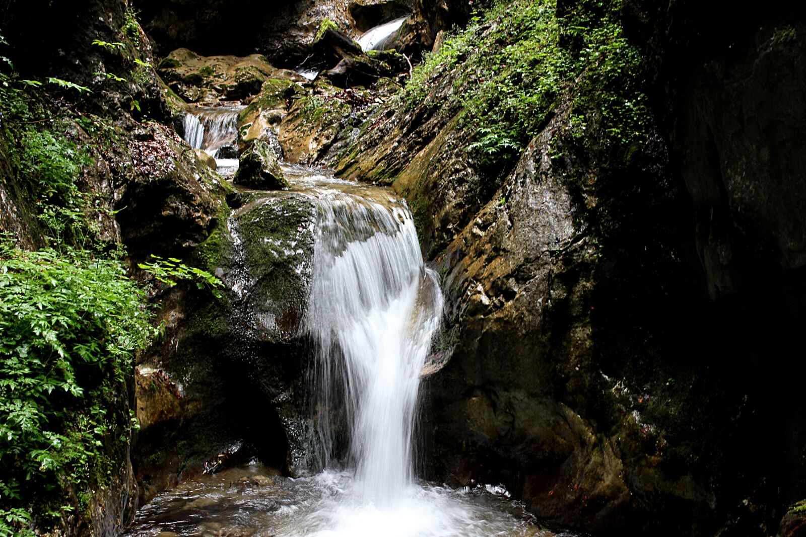 Canon EOS 600D (Rebel EOS T3i / EOS Kiss X5) sample photo. Waterfall, forest, nature photography