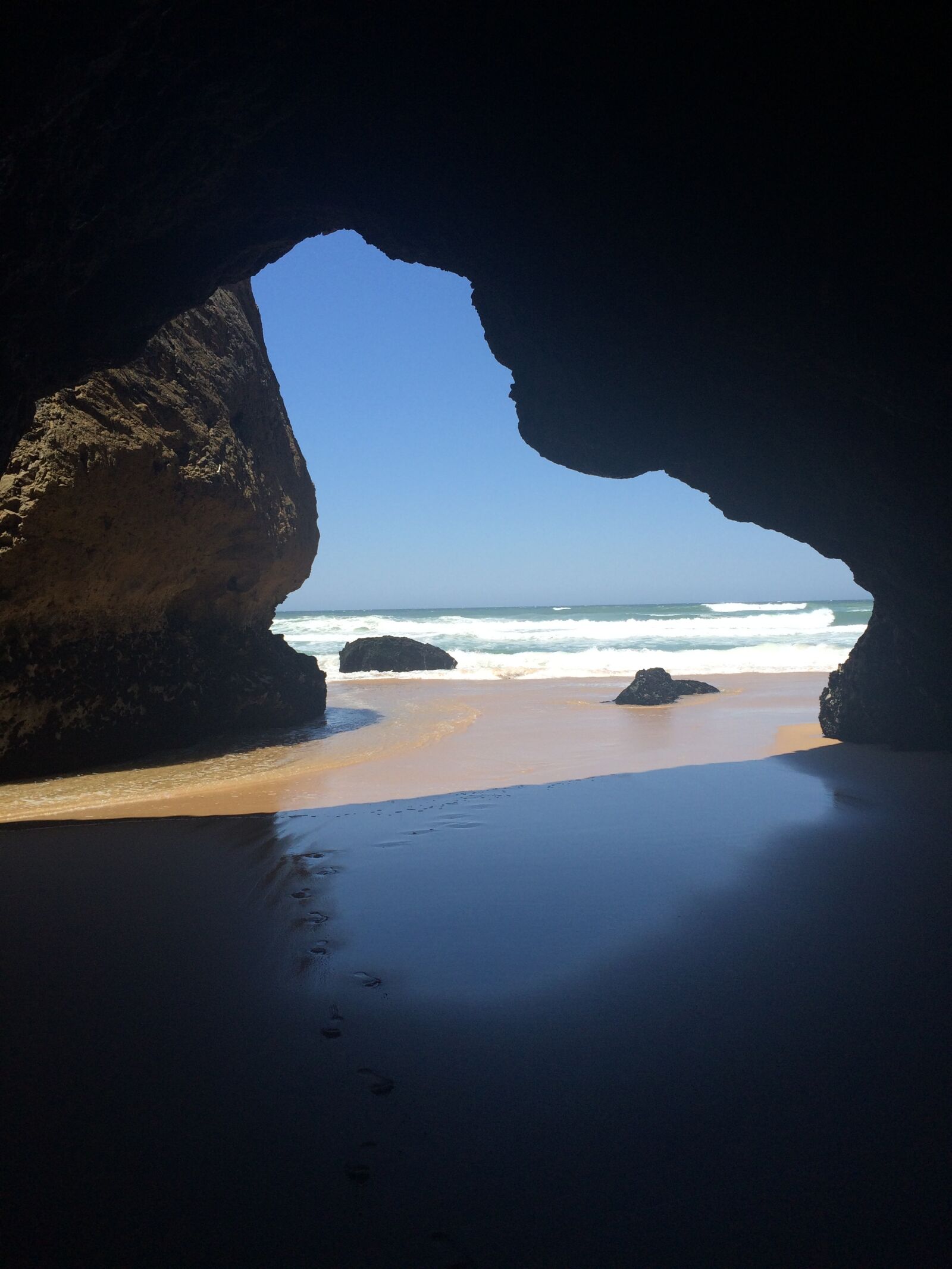 iPhone 5s back camera 4.15mm f/2.2 sample photo. Cave, portugal, seascape photography