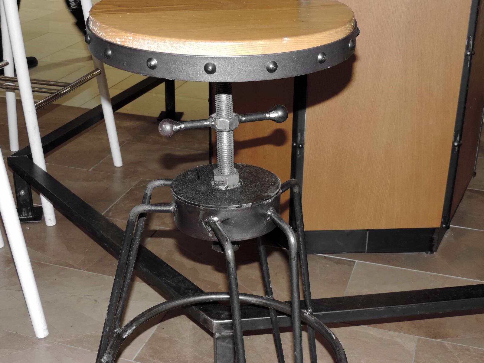 Nikon Coolpix P520 sample photo. Cast iron, chair, furniture photography