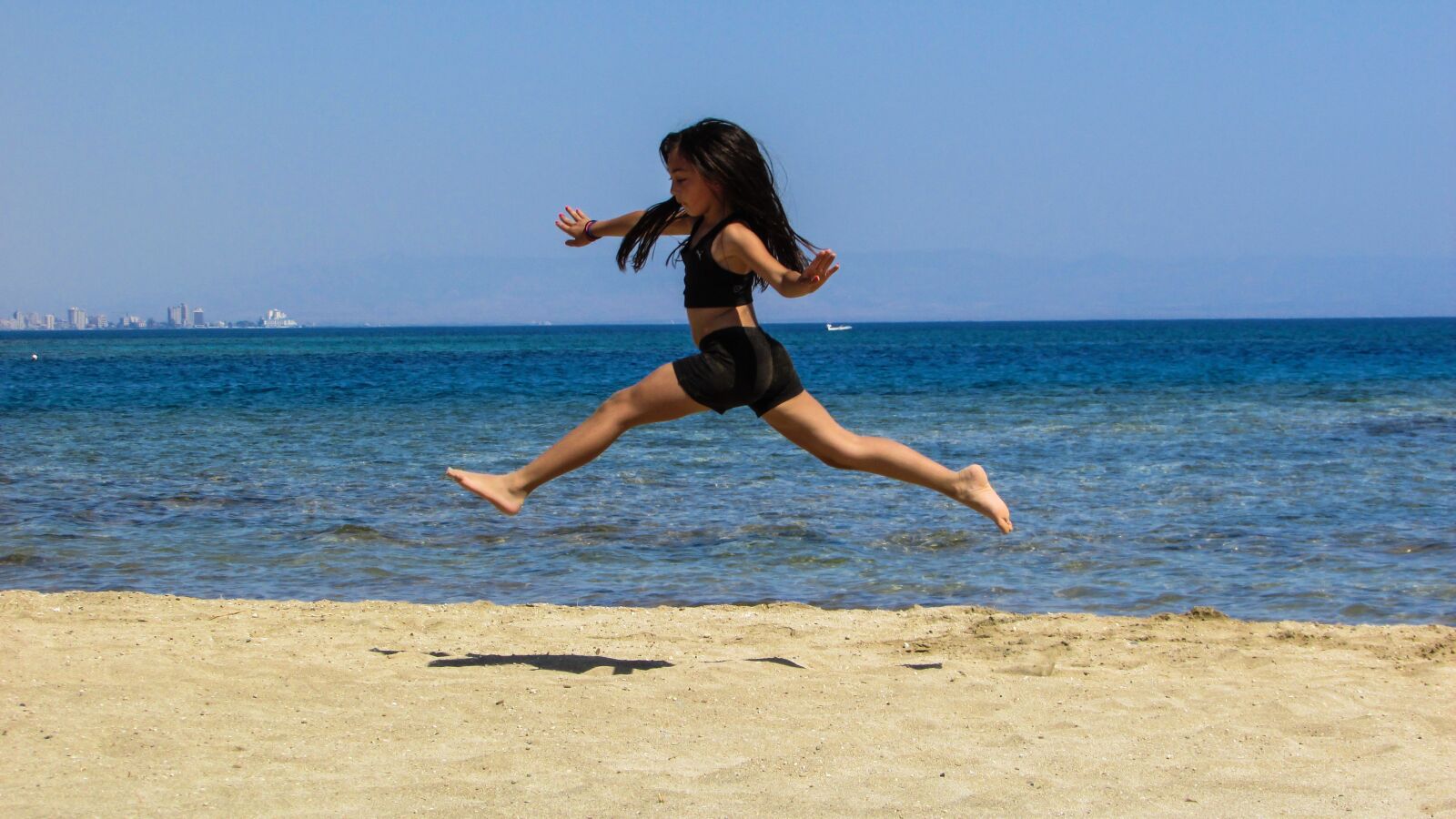 Canon PowerShot SX400 IS sample photo. Girl, sea, beach photography