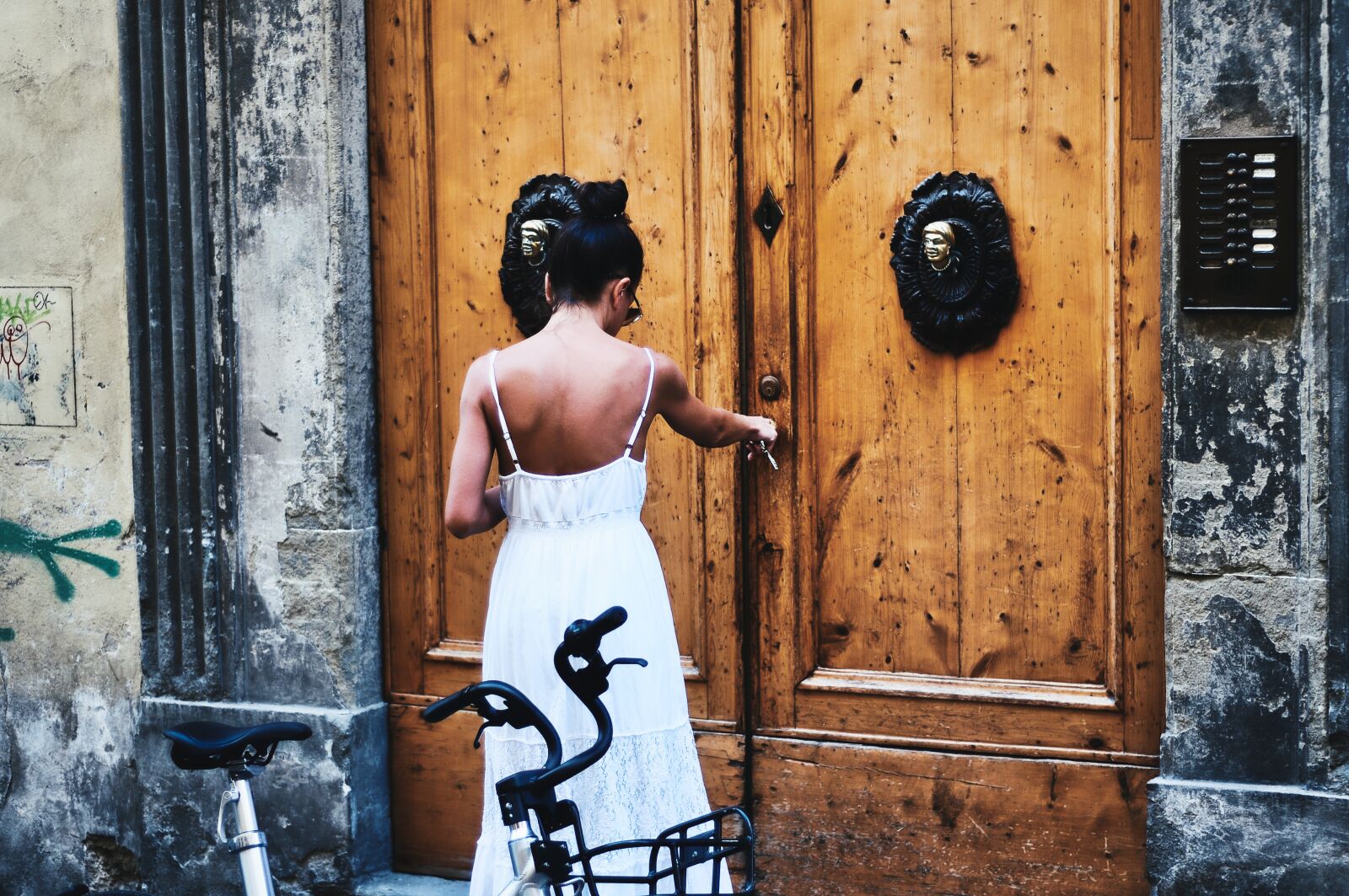 Nikon D300S sample photo. Door, woman, architecture photography