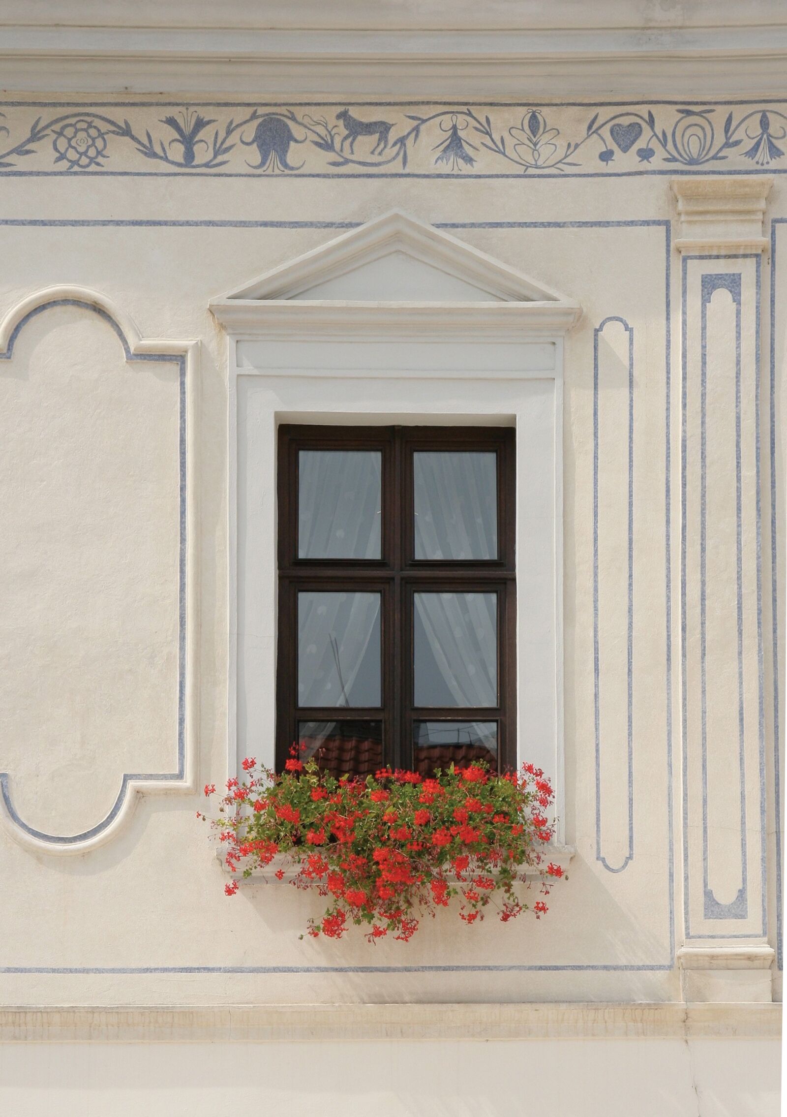 Canon EOS 350D (EOS Digital Rebel XT / EOS Kiss Digital N) sample photo. Window, city ​​hall, trnava photography