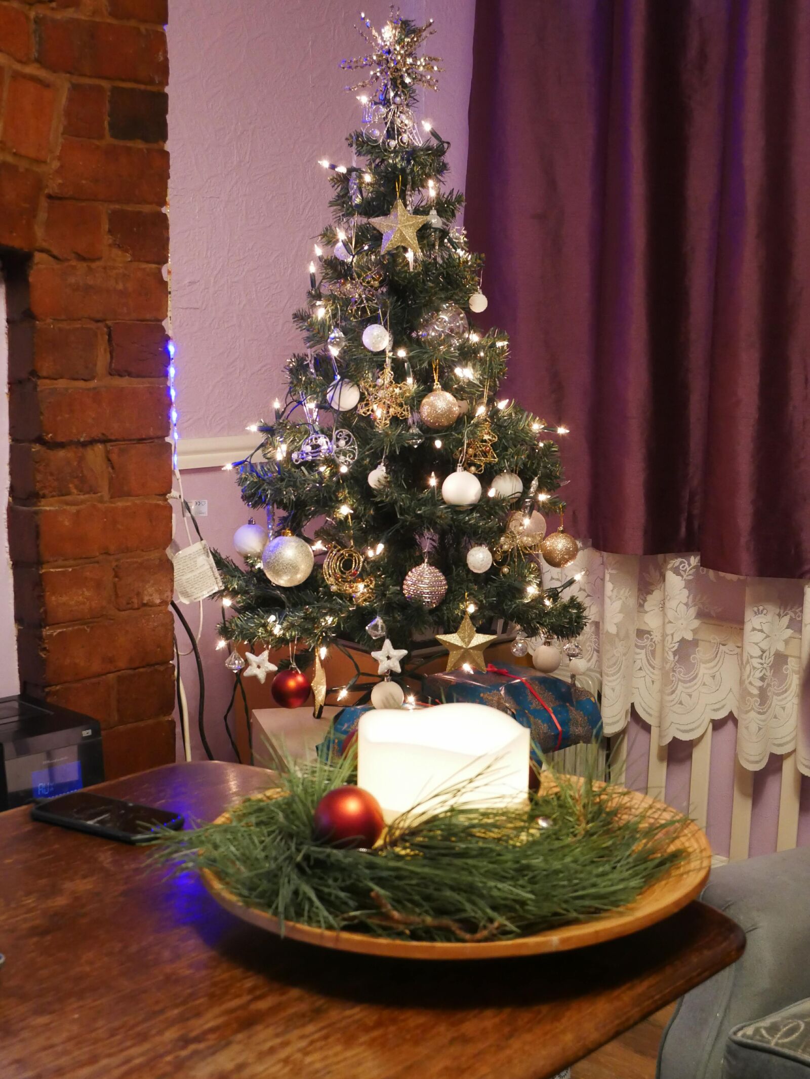 Panasonic Lumix DMC-G85 (Lumix DMC-G80) sample photo. Christmas, tree, green photography