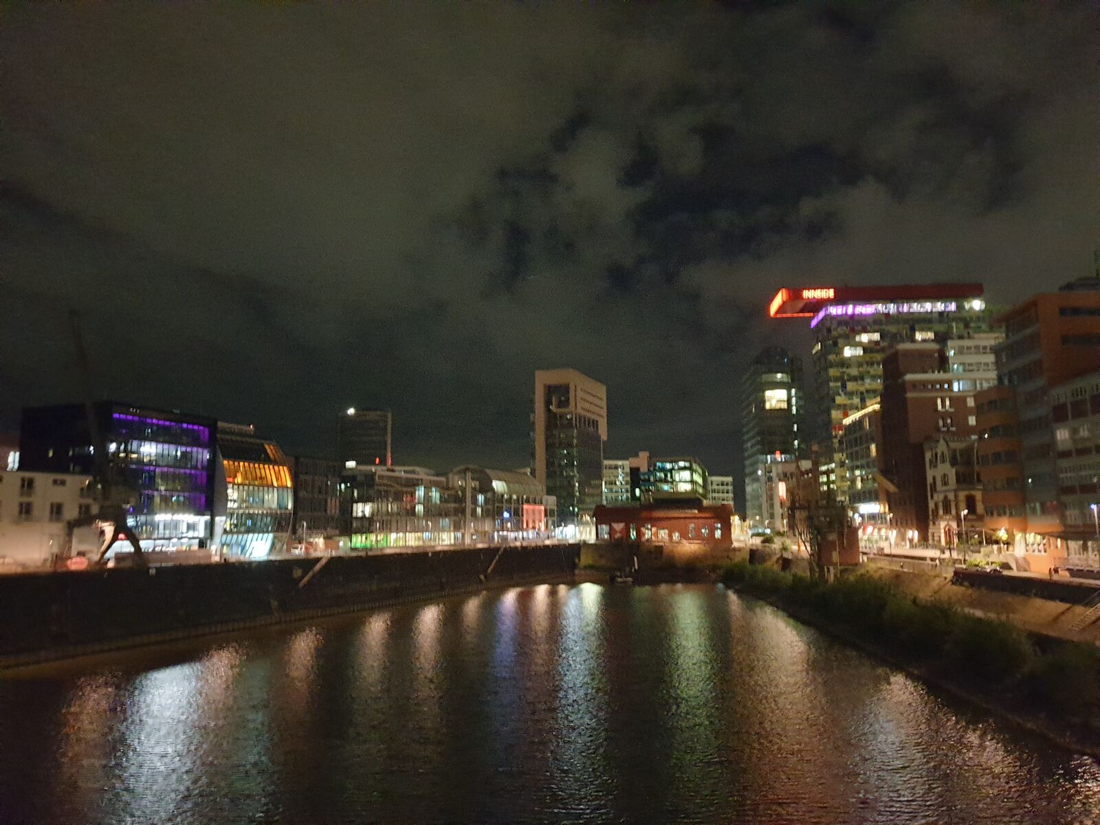 Samsung Galaxy S9 sample photo. Night, sky, city photography