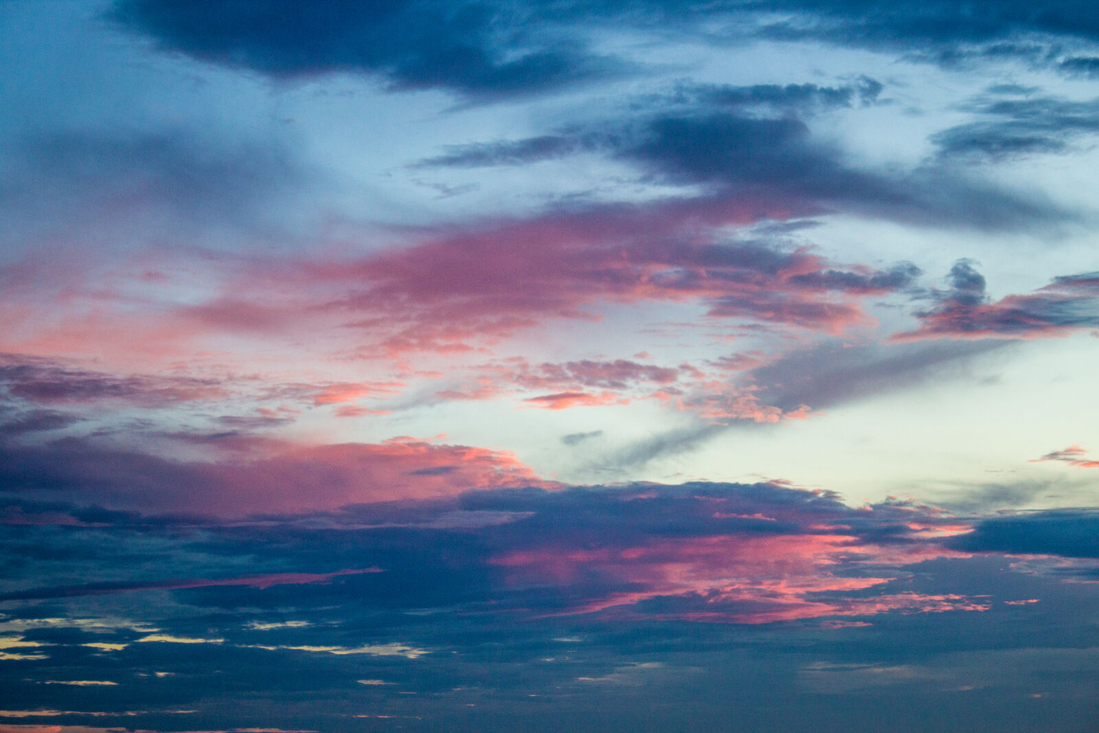 Canon EOS 600D (Rebel EOS T3i / EOS Kiss X5) sample photo. Clouds, sunrise photography