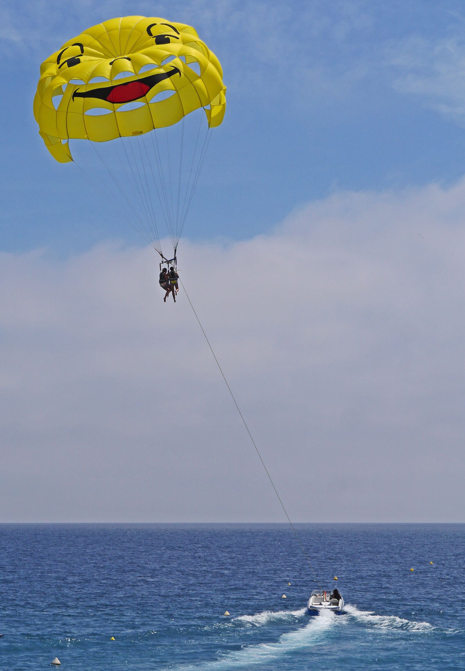 Panasonic Lumix DMC-GH3 sample photo. Parasailing, screen, powerboat photography